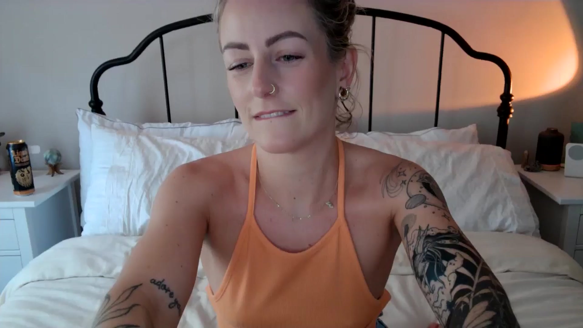Gallery image thumbnail from Lena_bee's myfreecams stream on, 05/28/2024, 17:32 image 16 of 20