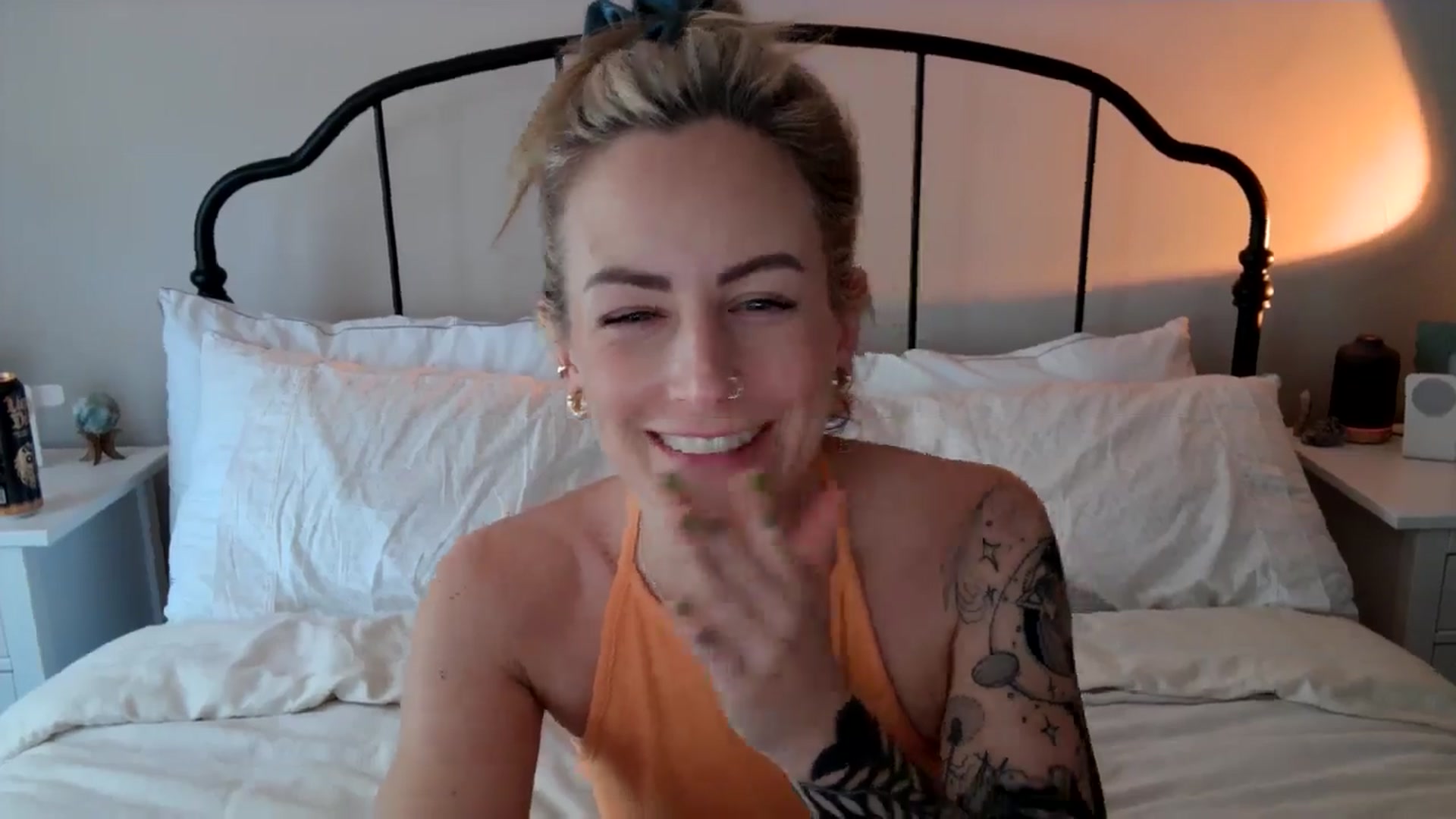 Gallery image thumbnail from Lena_bee's myfreecams stream on, 05/28/2024, 19:50 image 3 of 20