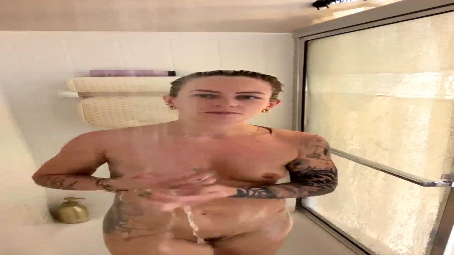 Gallery image thumbnail from Lena_bee's myfreecams stream on, 05/29/2024, 16:07 image 14 of 20