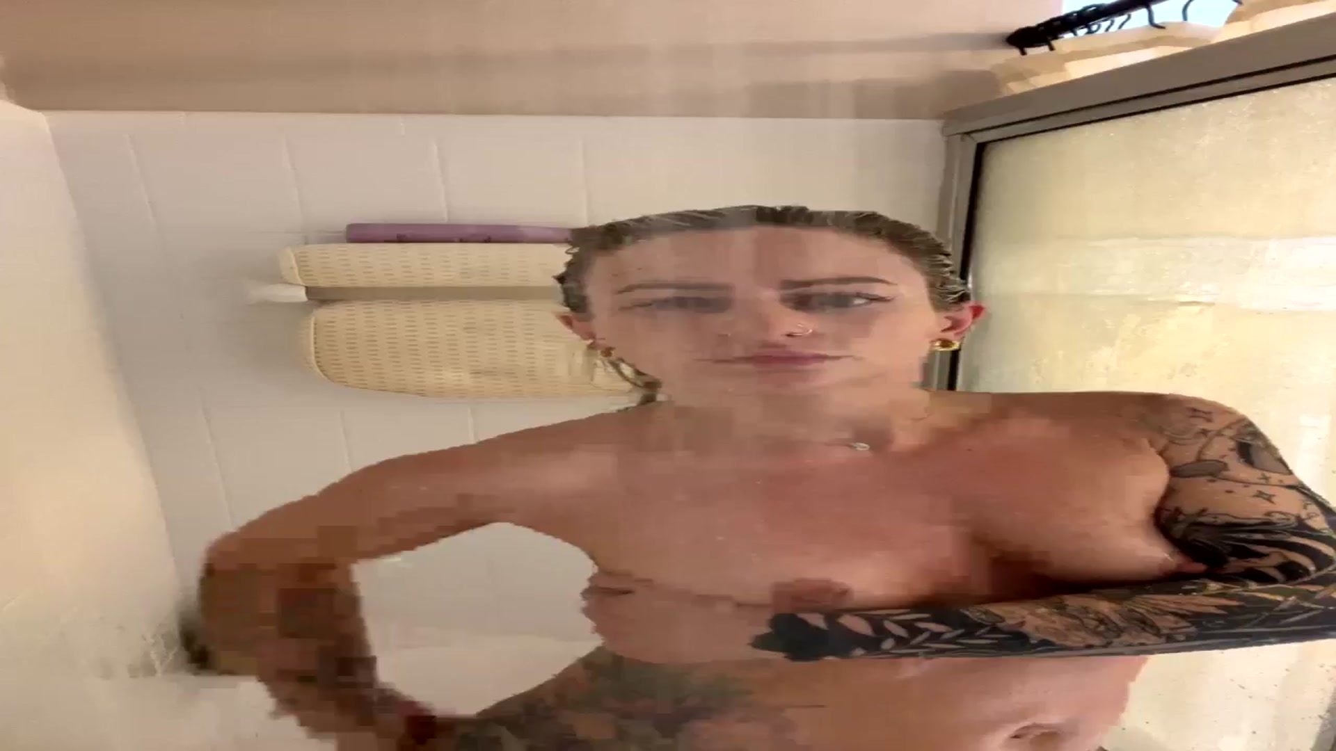 Gallery image thumbnail from Lena_bee's myfreecams stream on, 05/29/2024, 16:07 image 1 of 20
