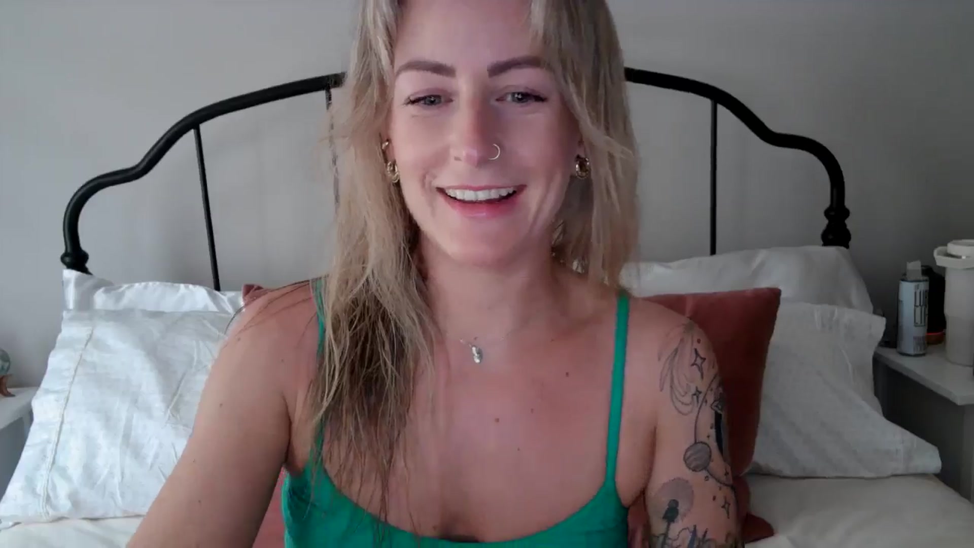 Gallery image thumbnail from Lena_bee's myfreecams stream on, 05/29/2024, 16:56 image 5 of 20
