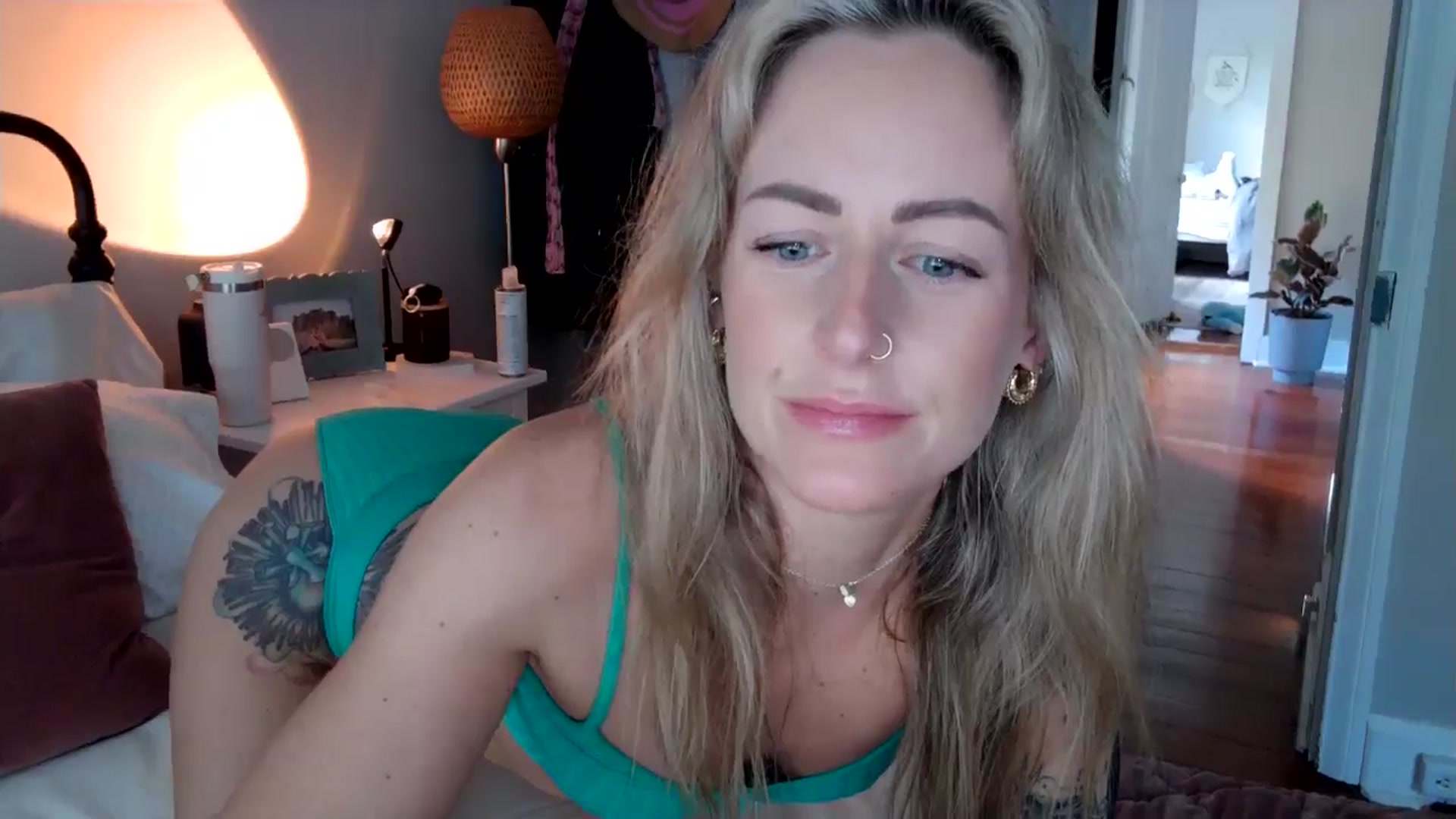 Gallery image thumbnail from Lena_bee's myfreecams stream on, 05/29/2024, 17:58 image 6 of 20