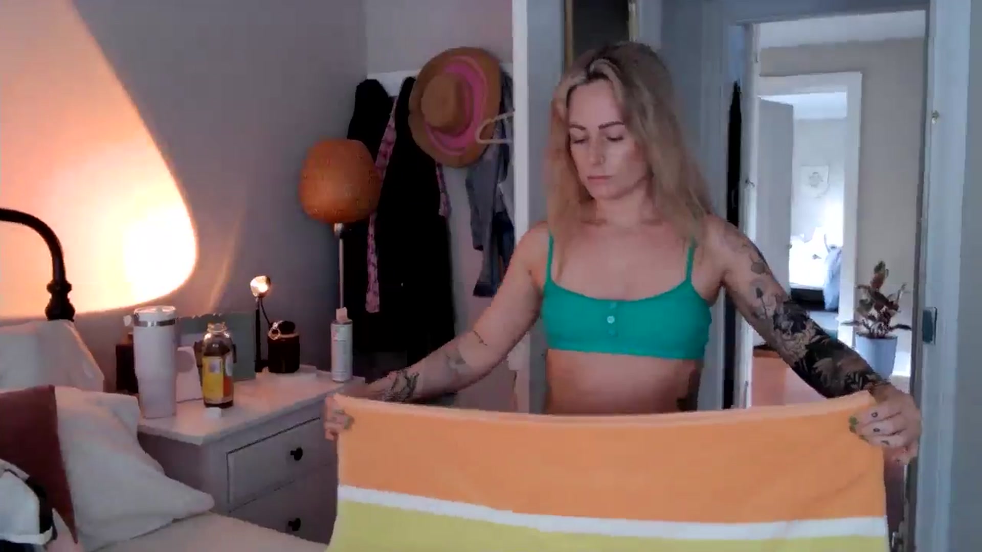 Gallery image thumbnail from Lena_bee's myfreecams stream on, 05/29/2024, 17:58 image 12 of 20