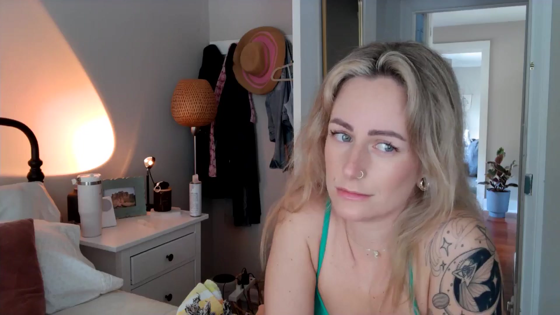 Gallery image thumbnail from Lena_bee's myfreecams stream on, 05/29/2024, 17:58 image 11 of 20