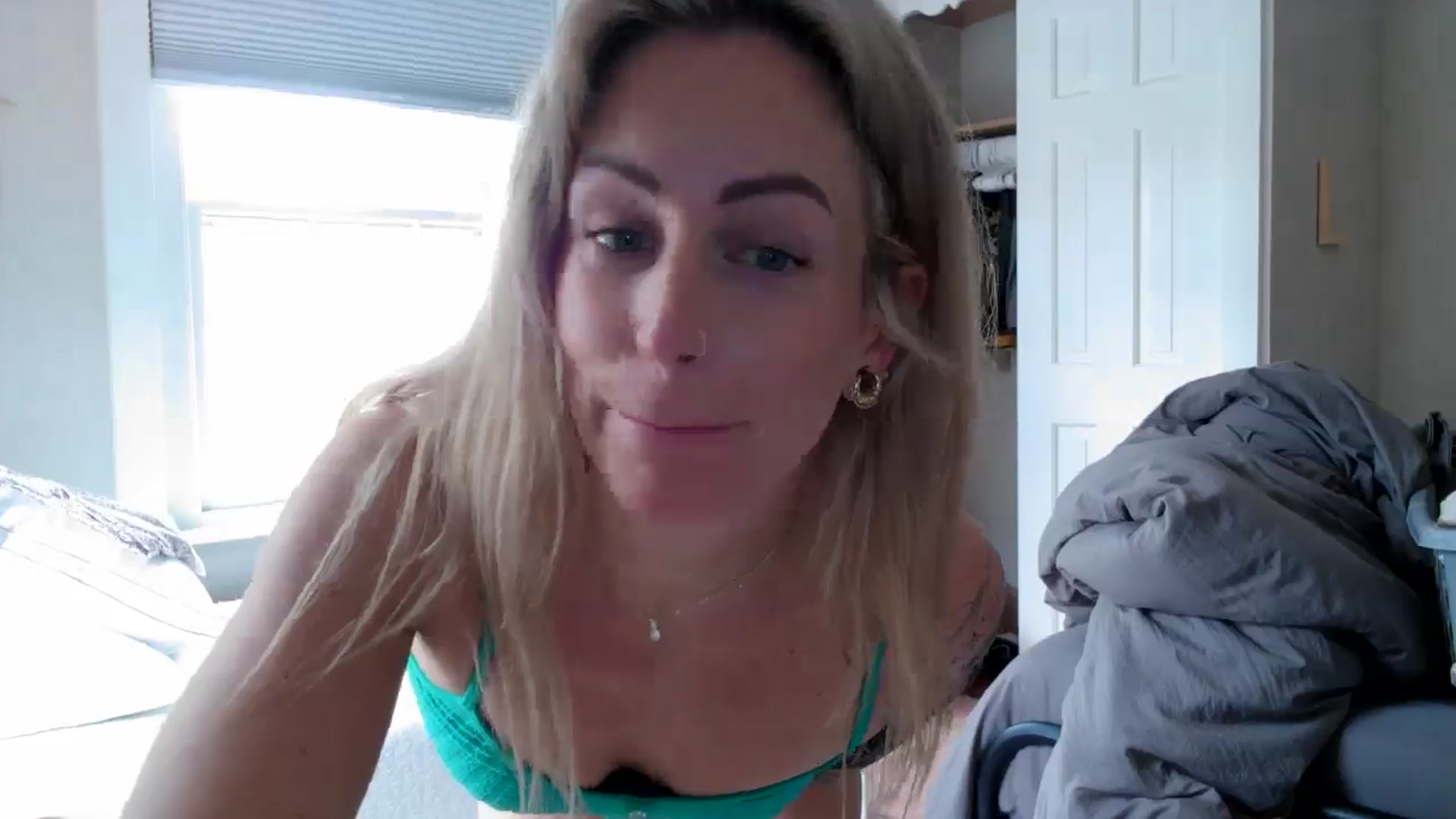 Gallery image thumbnail from Lena_bee's myfreecams stream on, 05/29/2024, 18:06 image 16 of 20