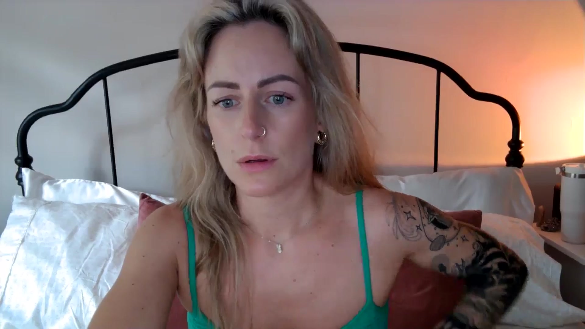 Gallery image thumbnail from Lena_bee's myfreecams stream on, 05/29/2024, 19:34 image 8 of 20
