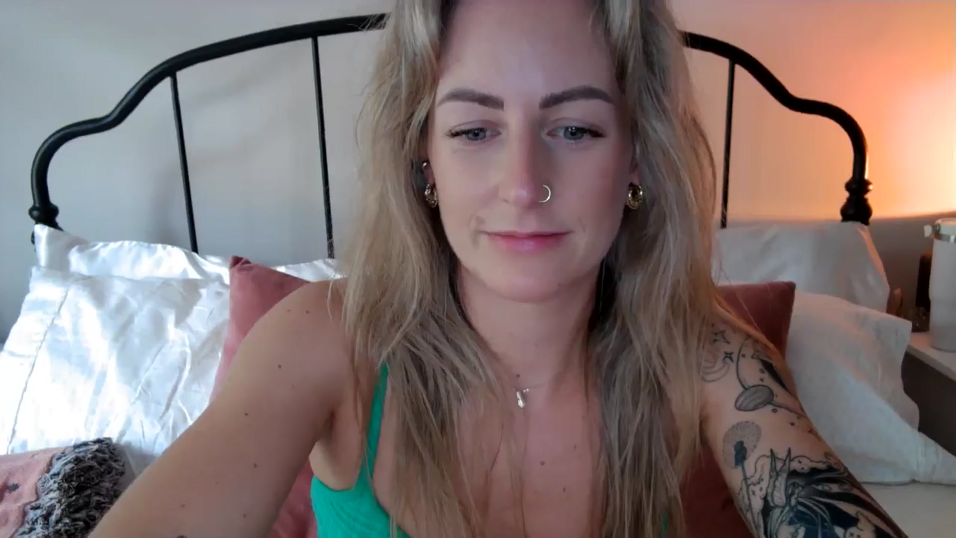 Gallery image thumbnail from Lena_bee's myfreecams stream on, 05/29/2024, 19:34 image 2 of 20