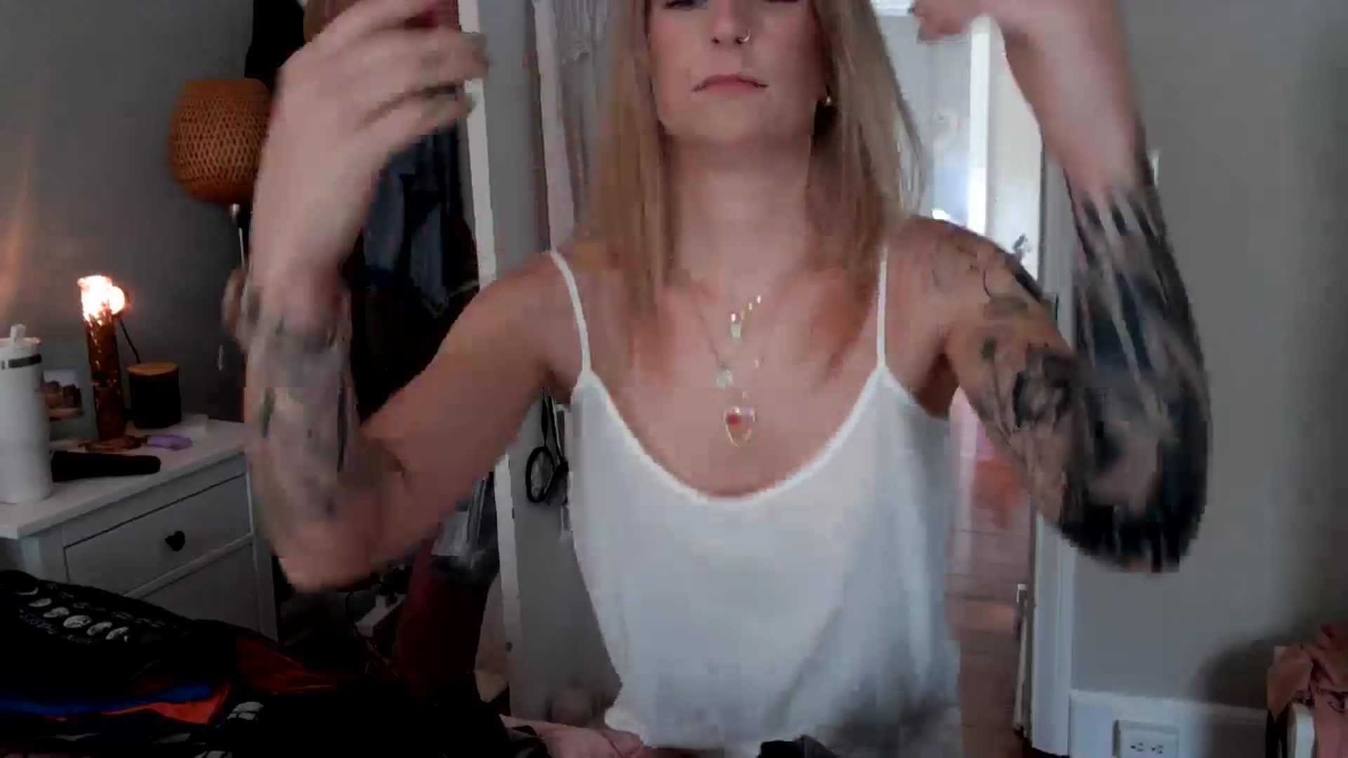 Gallery image thumbnail from Lena_bee's myfreecams stream on, 05/30/2024, 19:02 image 3 of 20