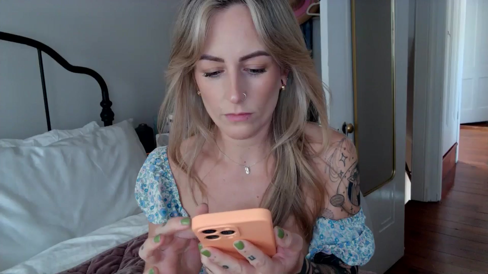 Gallery image thumbnail from Lena_bee's myfreecams stream on, 05/31/2024, 20:13 image 7 of 20