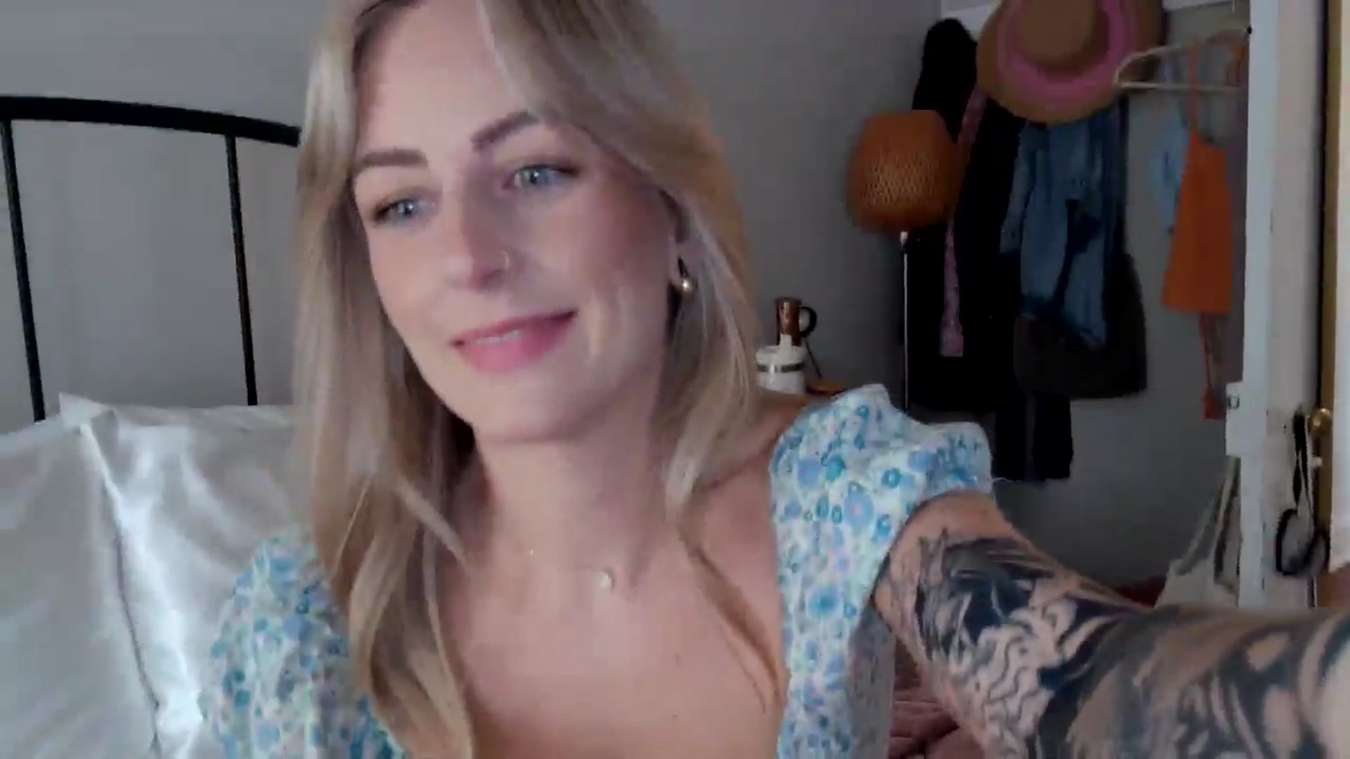 Gallery image thumbnail from Lena_bee's myfreecams stream on, 05/31/2024, 20:13 image 2 of 20