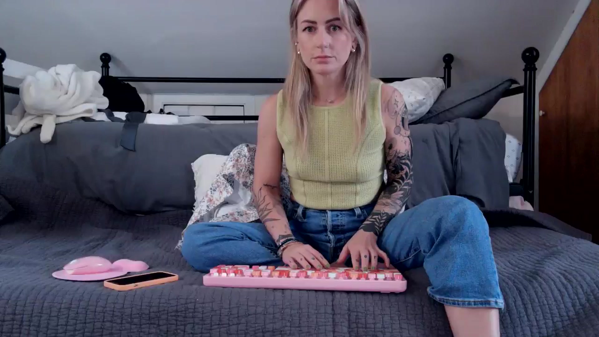 Gallery image thumbnail from Lena_bee's myfreecams stream on, 06/03/2024, 18:00 image 7 of 20