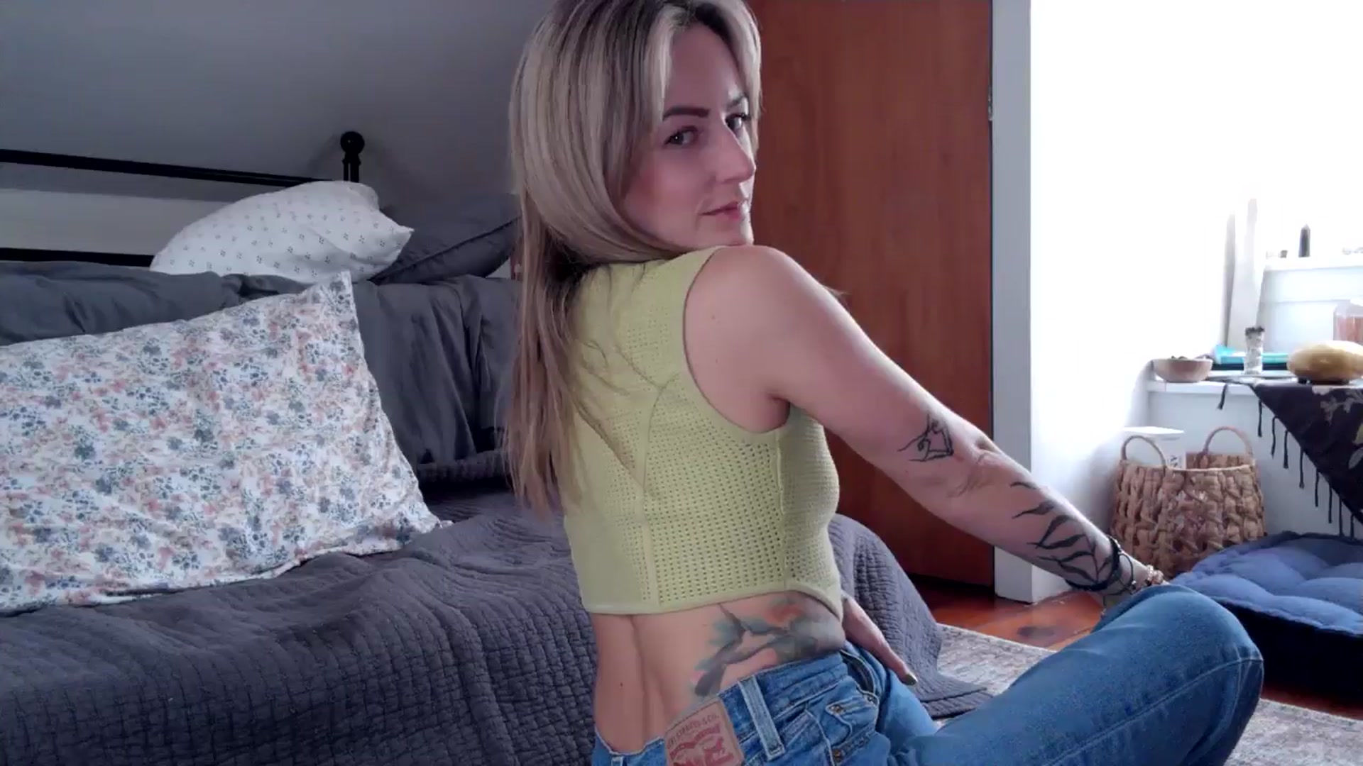 Gallery image thumbnail from Lena_bee's myfreecams stream on, 06/03/2024, 18:00 image 4 of 20