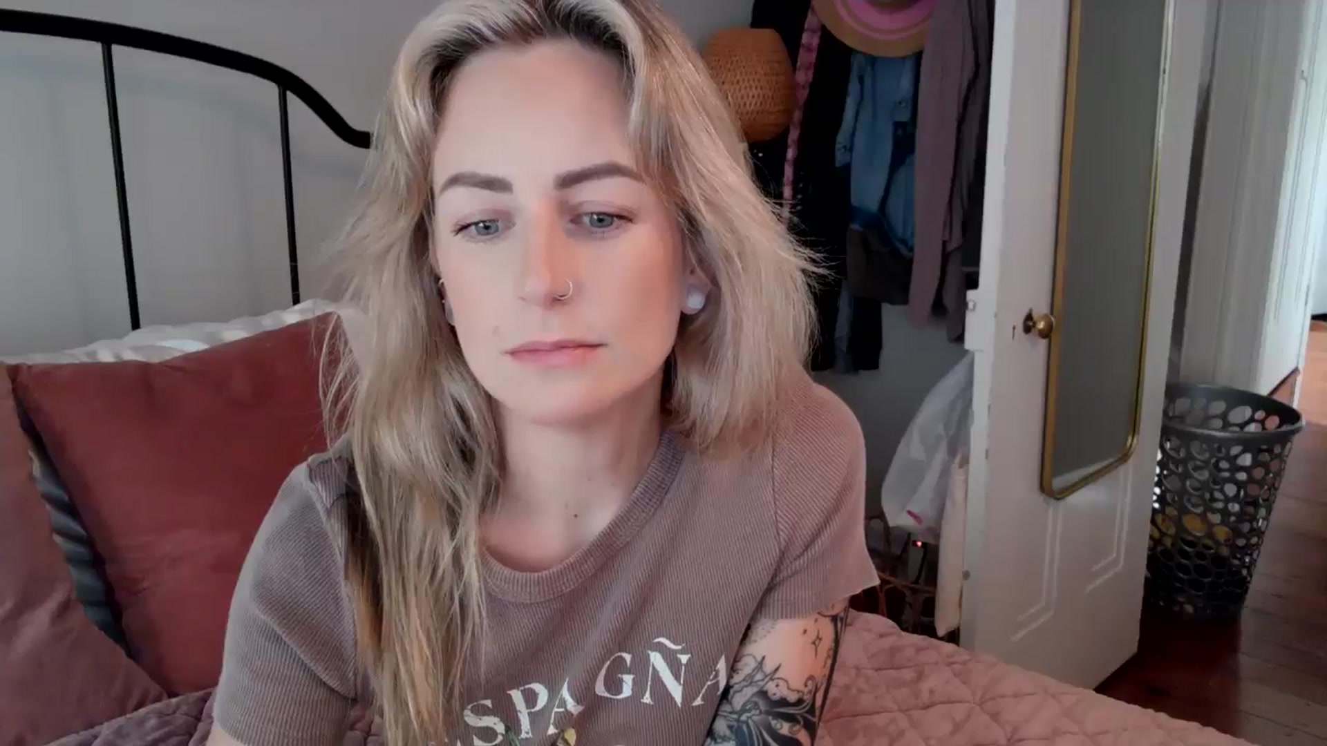 Gallery image thumbnail from Lena_bee's myfreecams stream on, 06/06/2024, 17:12 image 6 of 20