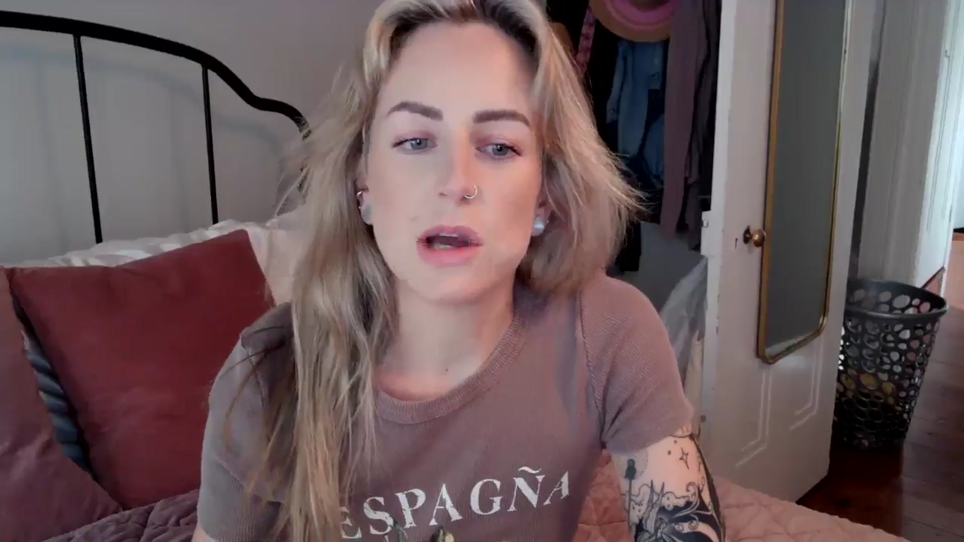 Gallery image thumbnail from Lena_bee's myfreecams stream on, 06/06/2024, 17:12 image 4 of 20