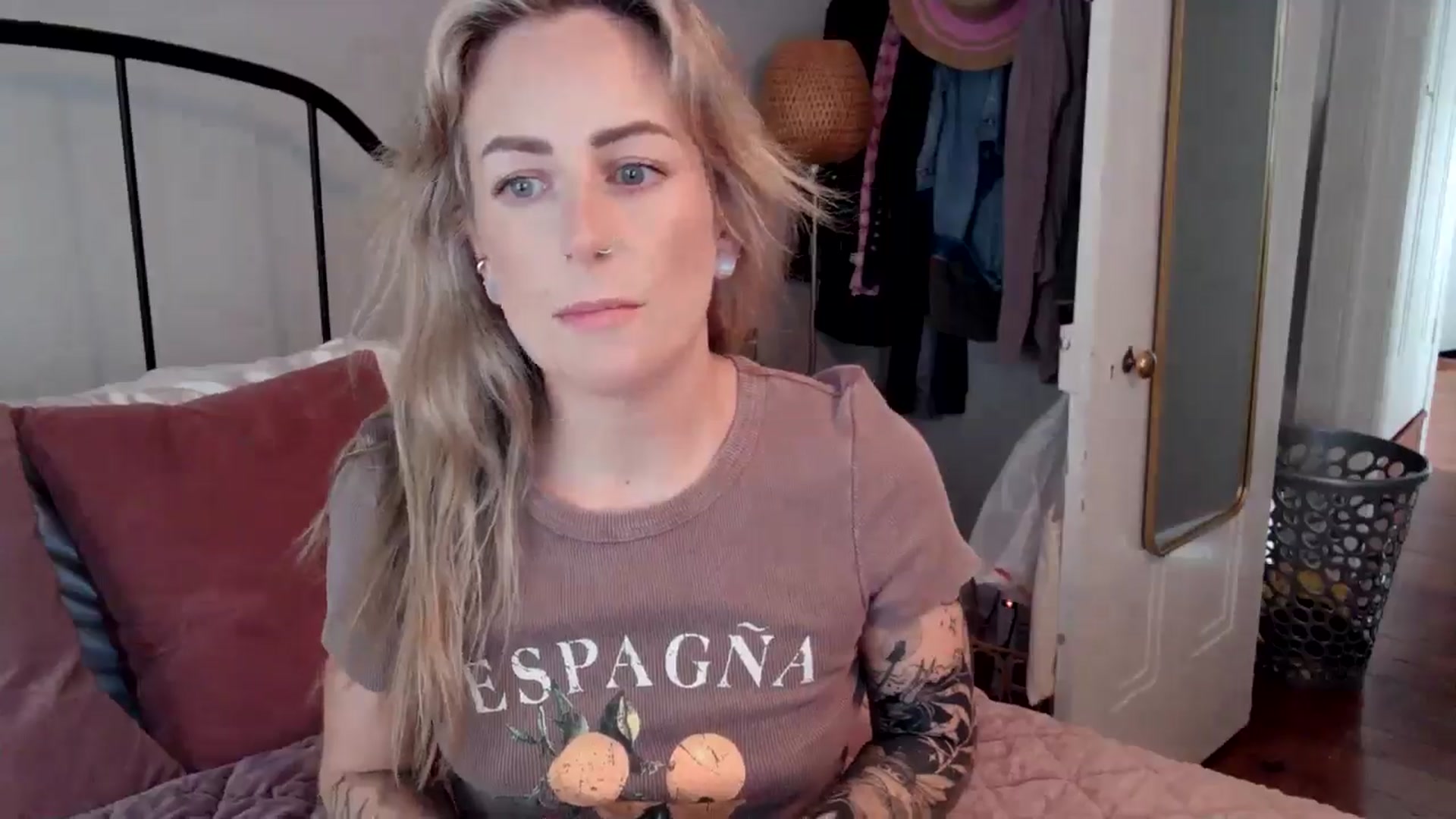 Gallery image thumbnail from Lena_bee's myfreecams stream on, 06/06/2024, 17:12 image 3 of 20