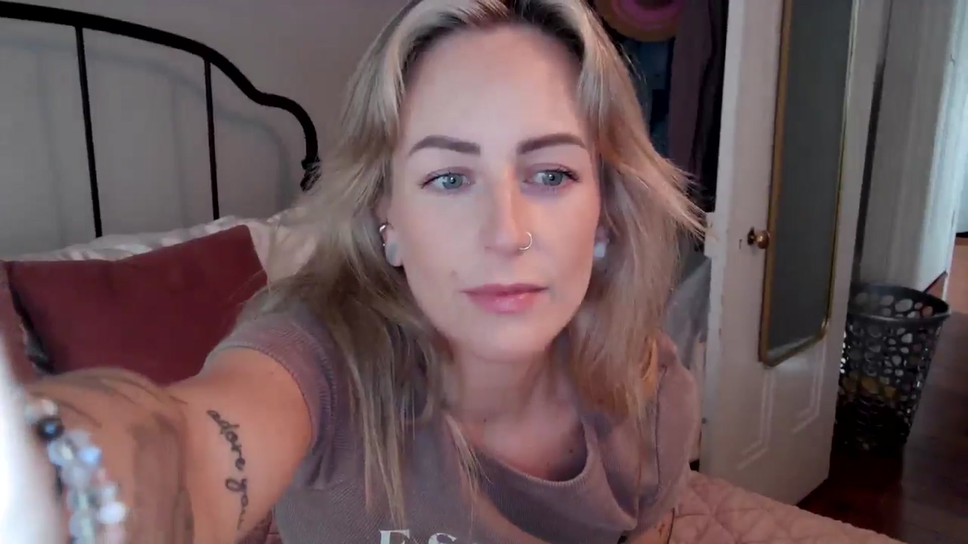 Gallery image thumbnail from Lena_bee's myfreecams stream on, 06/06/2024, 17:12 image 2 of 20