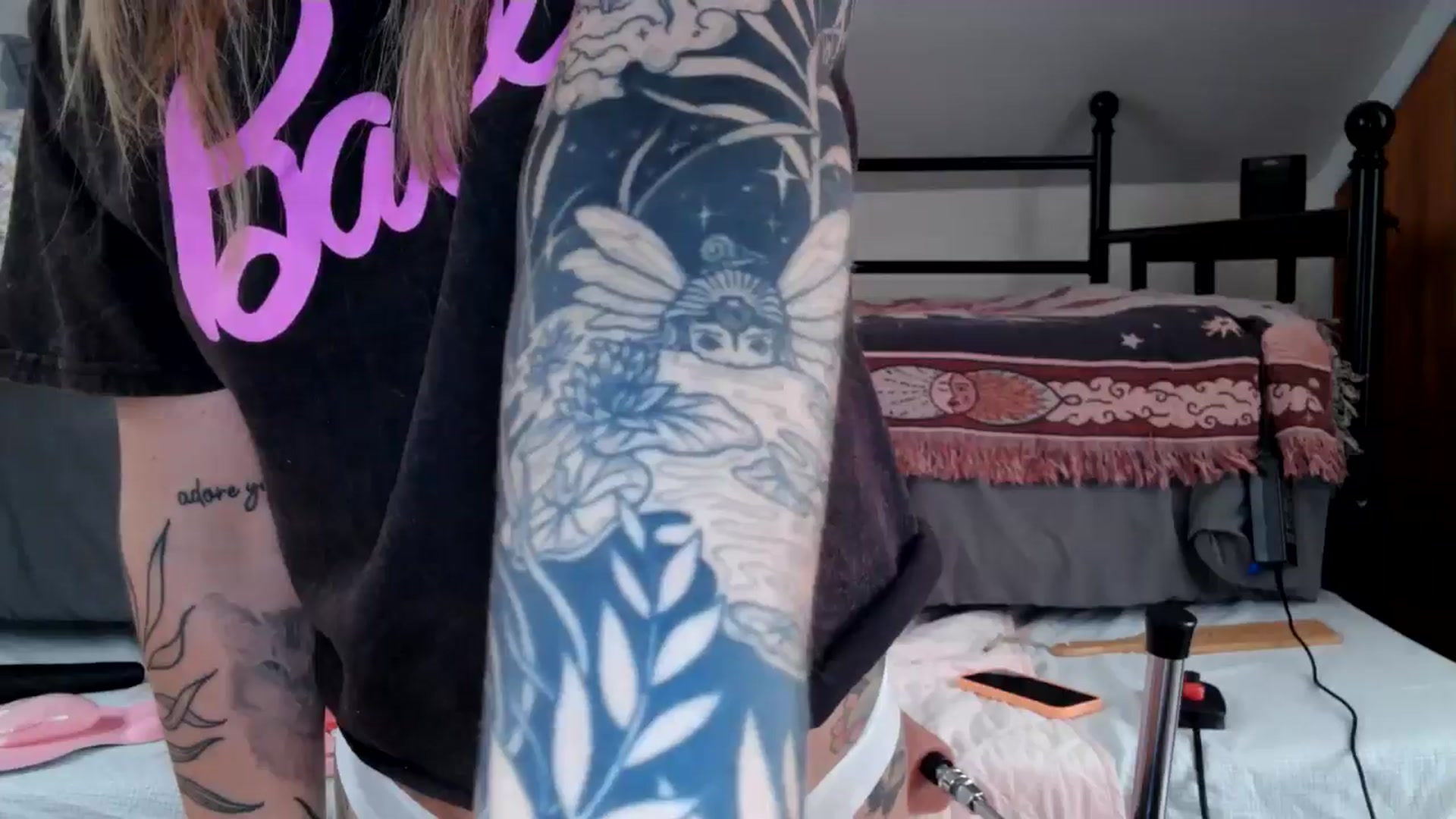Gallery image thumbnail from Lena_bee's myfreecams stream on, 06/06/2024, 18:01 image 6 of 20