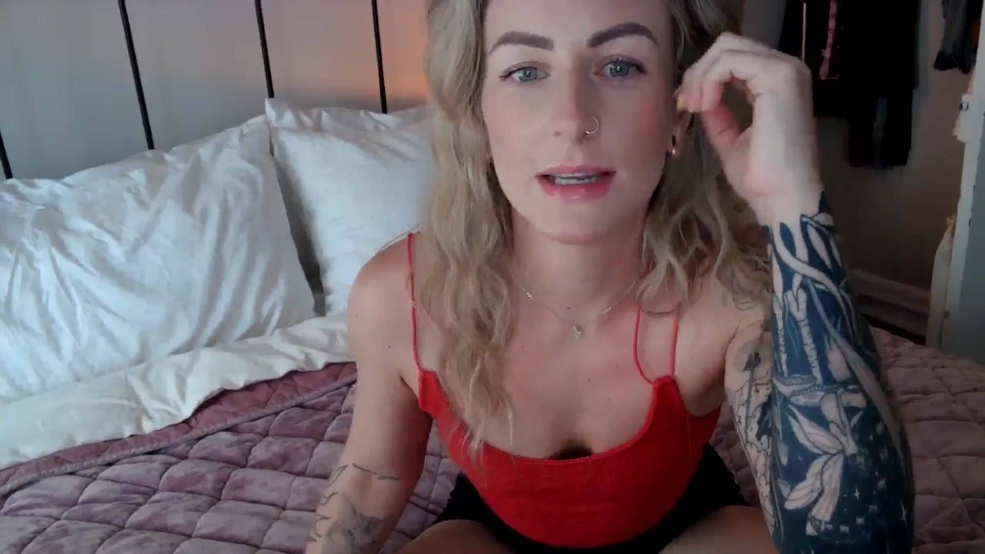 Gallery image thumbnail from Lena_bee's myfreecams stream on, 06/17/2024, 16:35 image 13 of 20