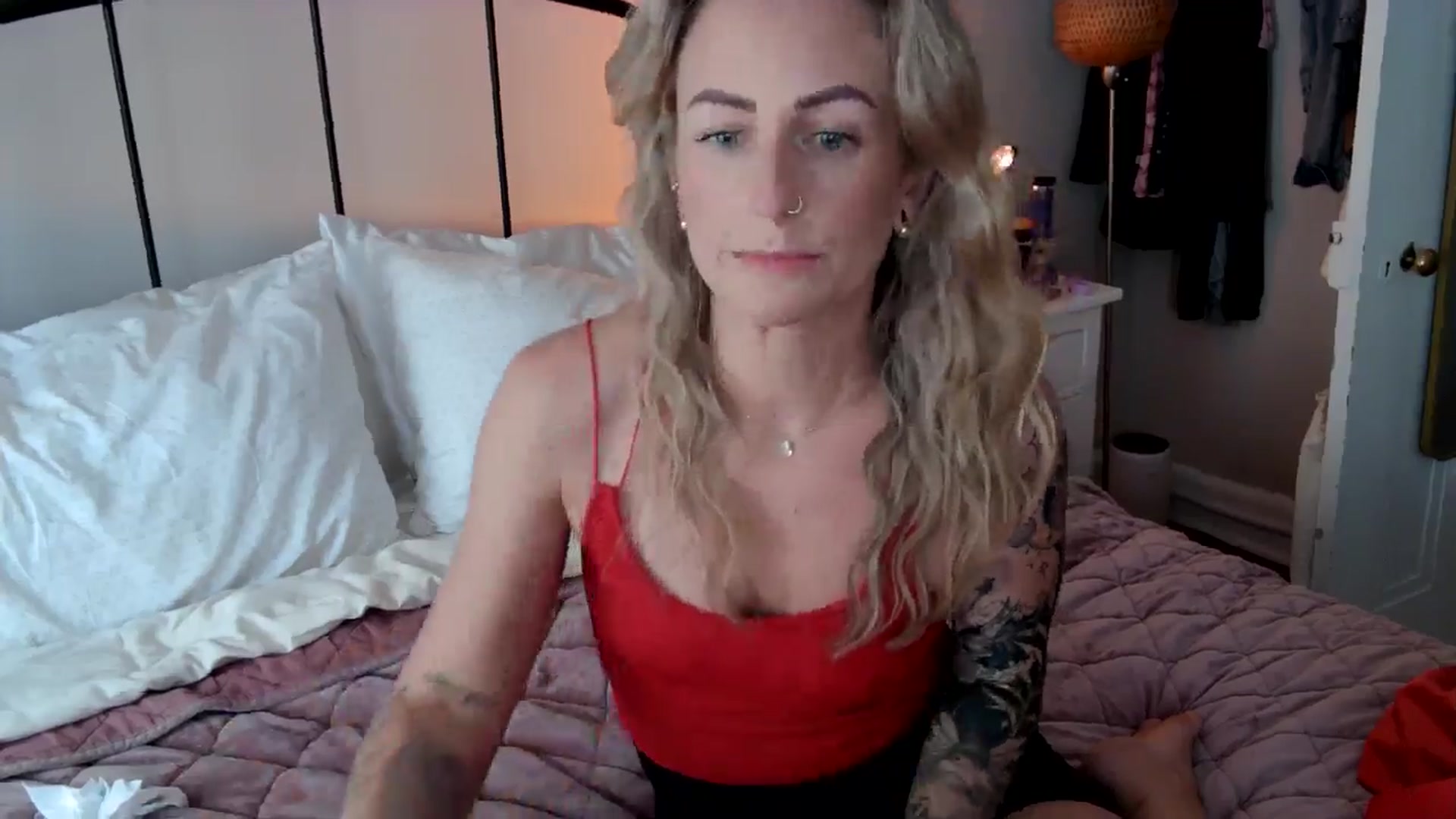 Gallery image thumbnail from Lena_bee's myfreecams stream on, 06/17/2024, 17:35 image 7 of 20