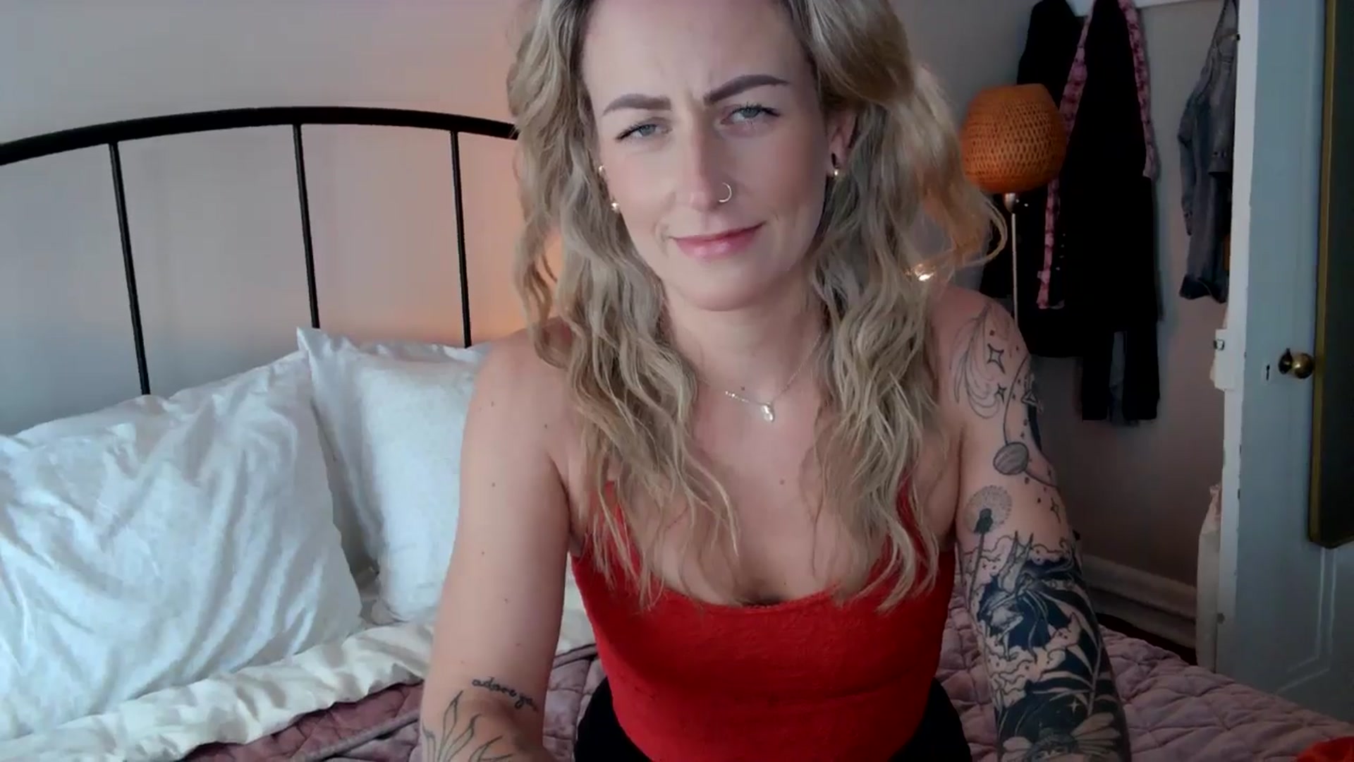 Gallery image thumbnail from Lena_bee's myfreecams stream on, 06/17/2024, 17:35 image 3 of 20