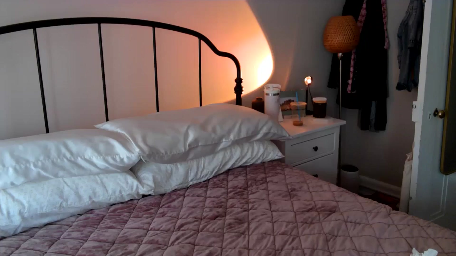 Gallery image thumbnail from Lena_bee's myfreecams stream on, 06/18/2024, 16:14 image 7 of 20