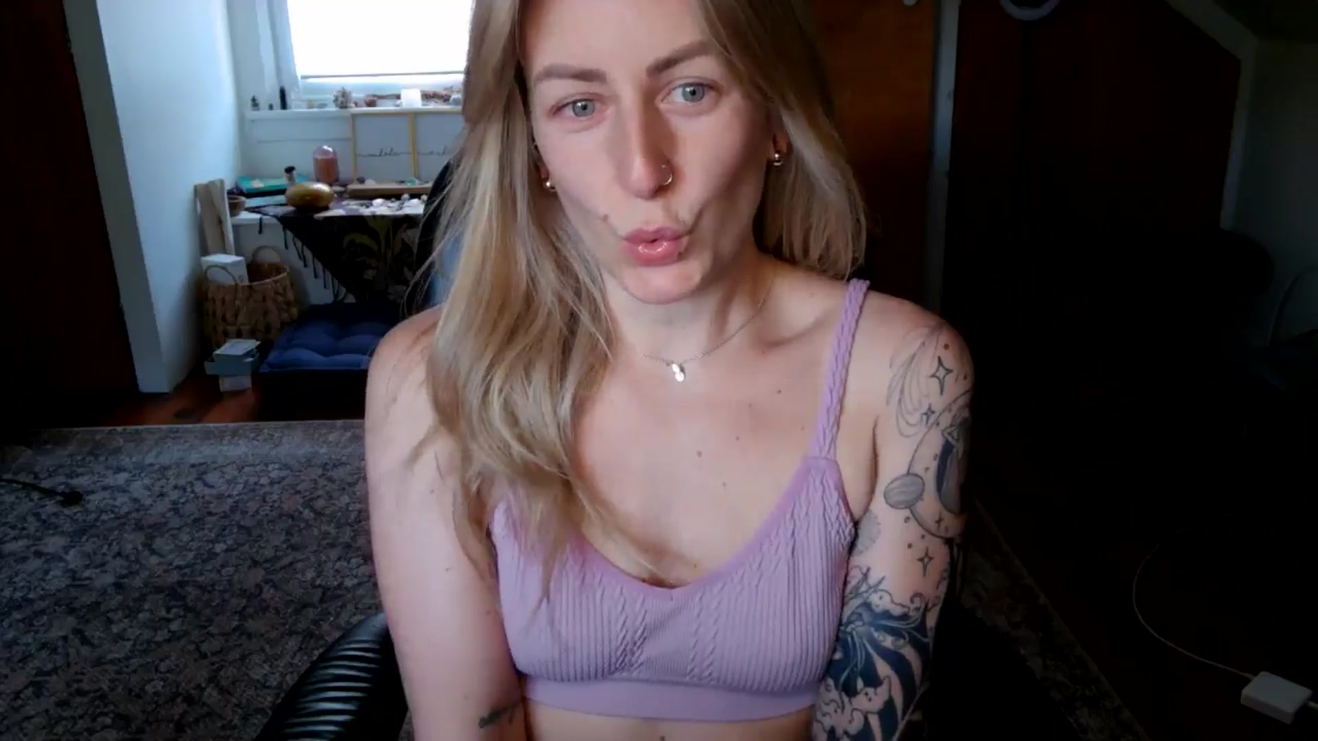 Gallery image thumbnail from Lena_bee's myfreecams stream on, 06/19/2024, 17:04 image 19 of 20