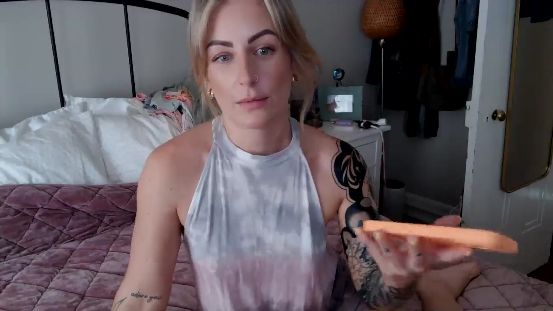 Gallery image thumbnail from Lena_bee's myfreecams stream on, 06/22/2024, 19:13 image 16 of 20