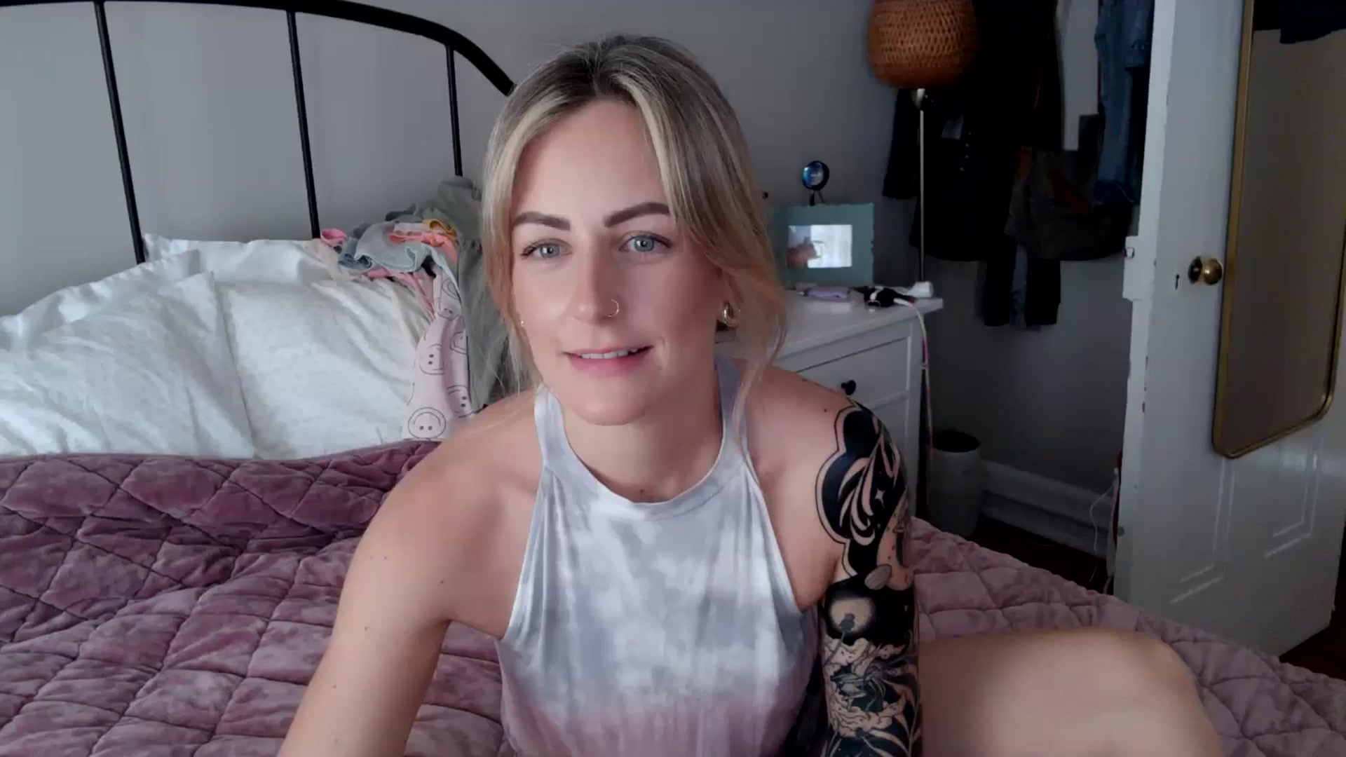 Gallery image thumbnail from Lena_bee's myfreecams stream on, 06/22/2024, 19:13 image 20 of 20