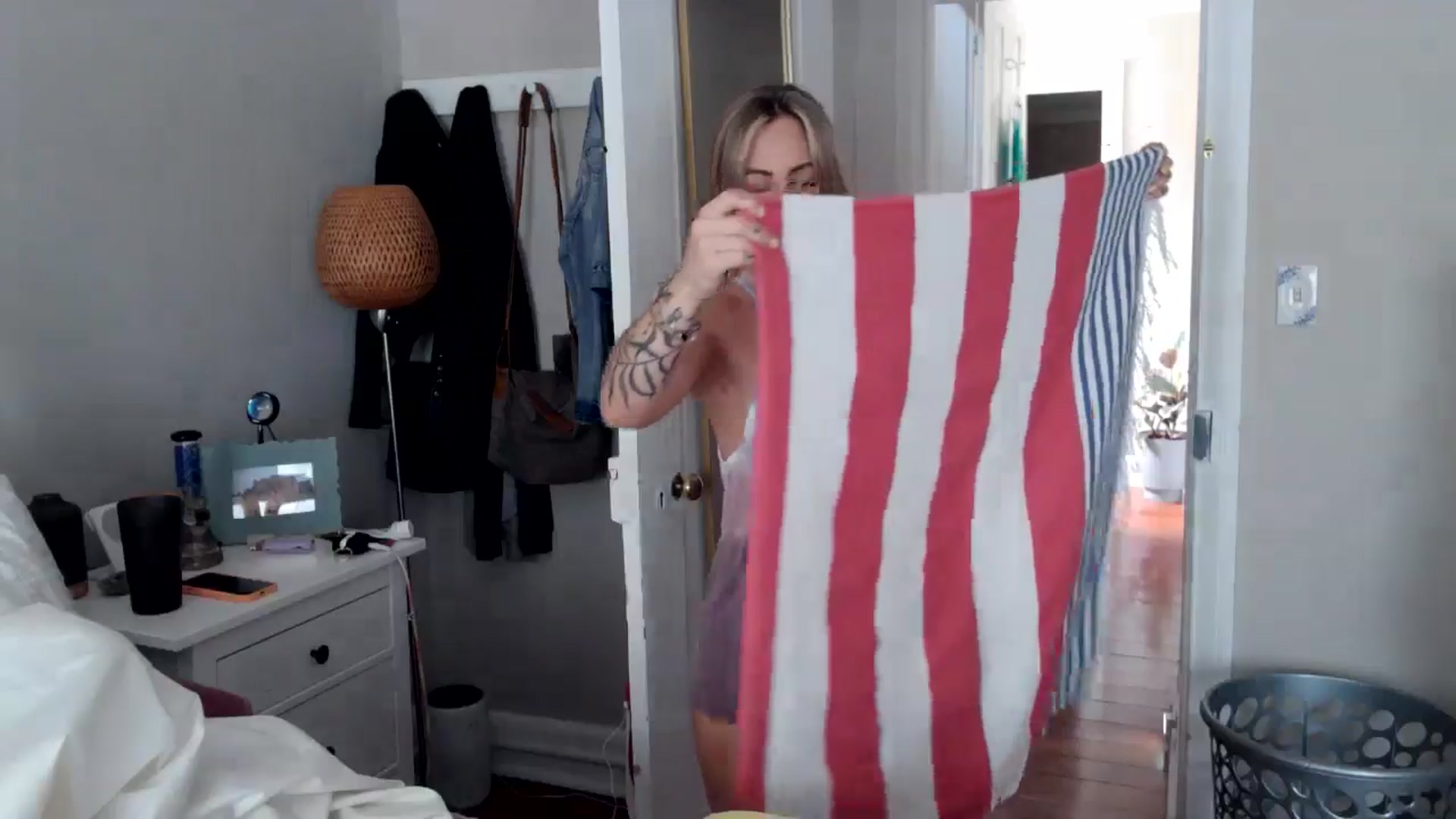 Gallery image thumbnail from Lena_bee's myfreecams stream on, 06/22/2024, 19:13 image 4 of 20