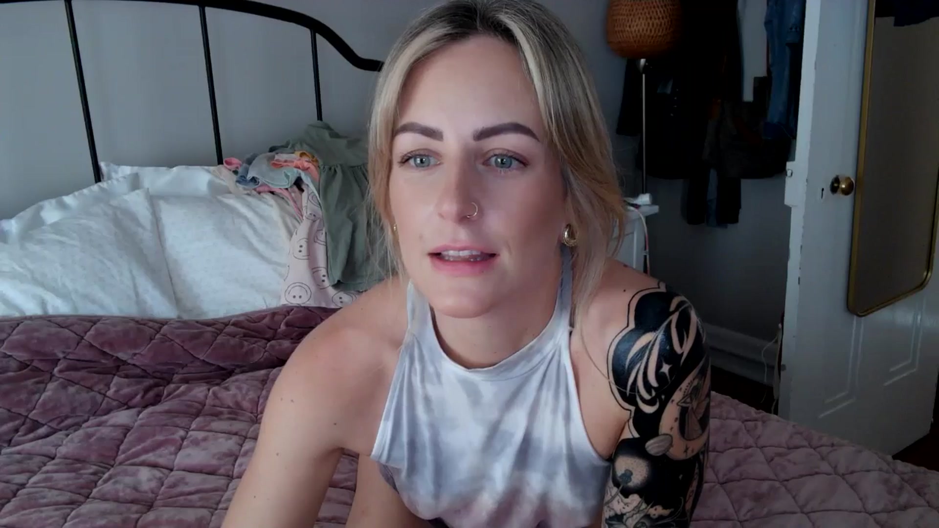 Gallery image thumbnail from Lena_bee's myfreecams stream on, 06/22/2024, 19:13 image 19 of 20