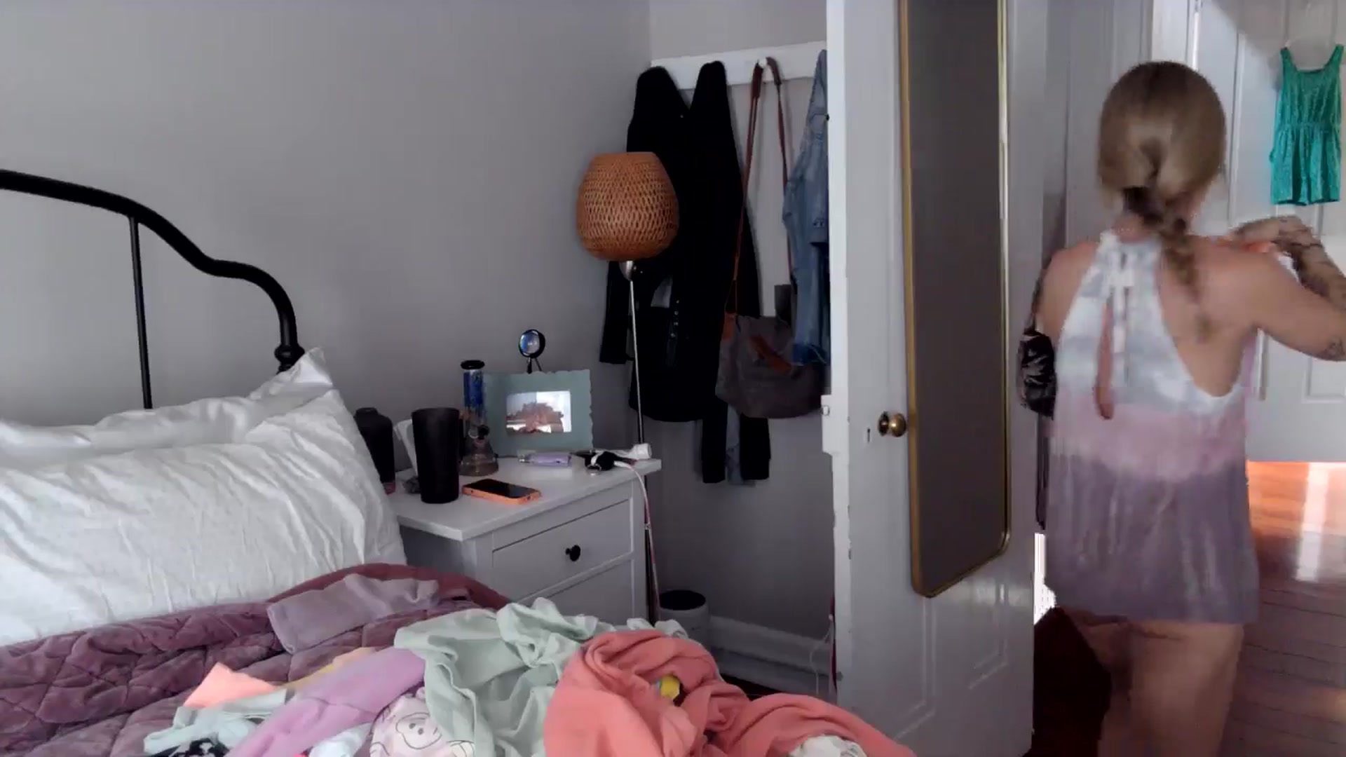 Gallery image thumbnail from Lena_bee's myfreecams stream on, 06/22/2024, 19:13 image 8 of 20