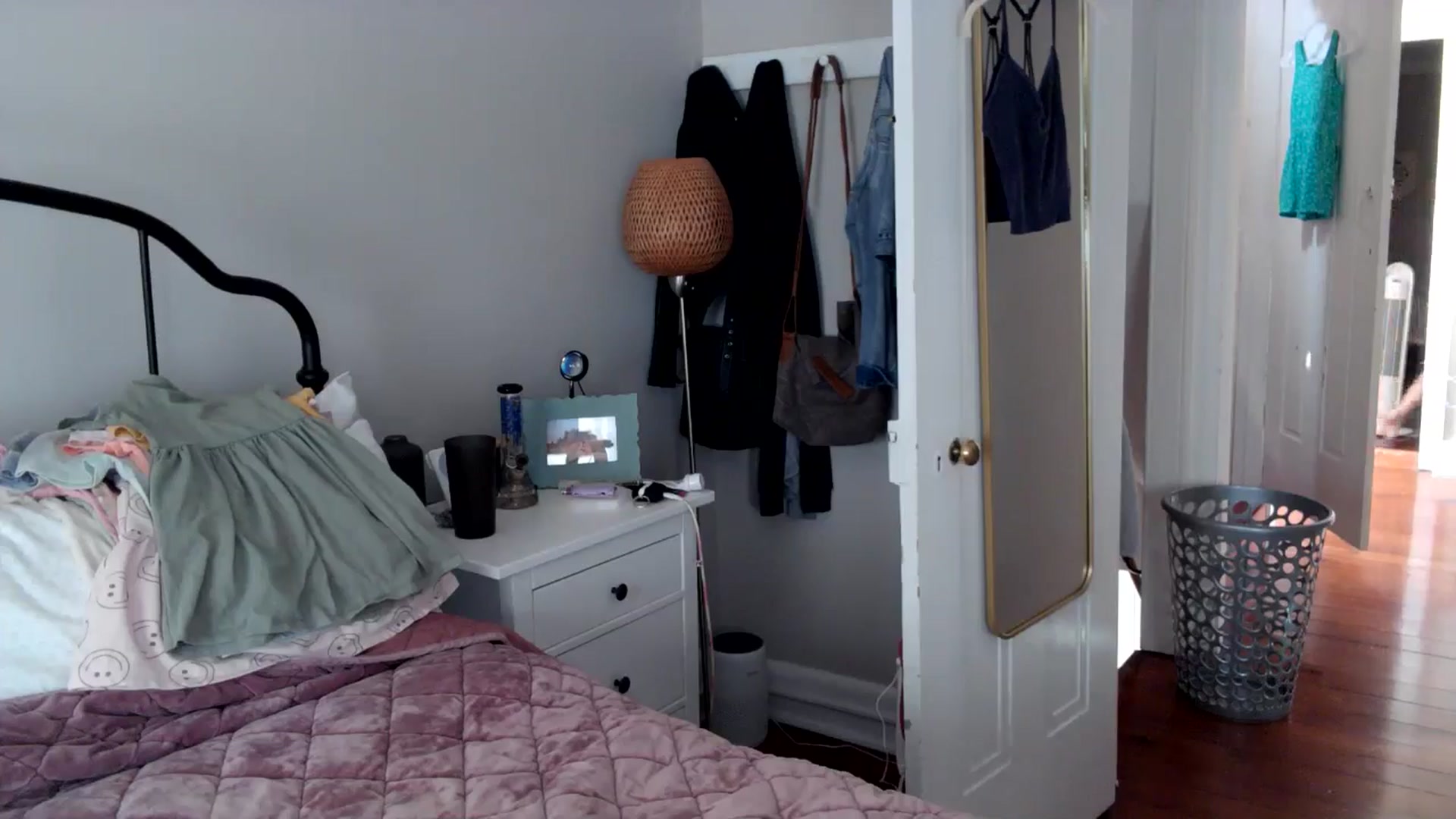 Gallery image thumbnail from Lena_bee's myfreecams stream on, 06/22/2024, 19:13 image 15 of 20
