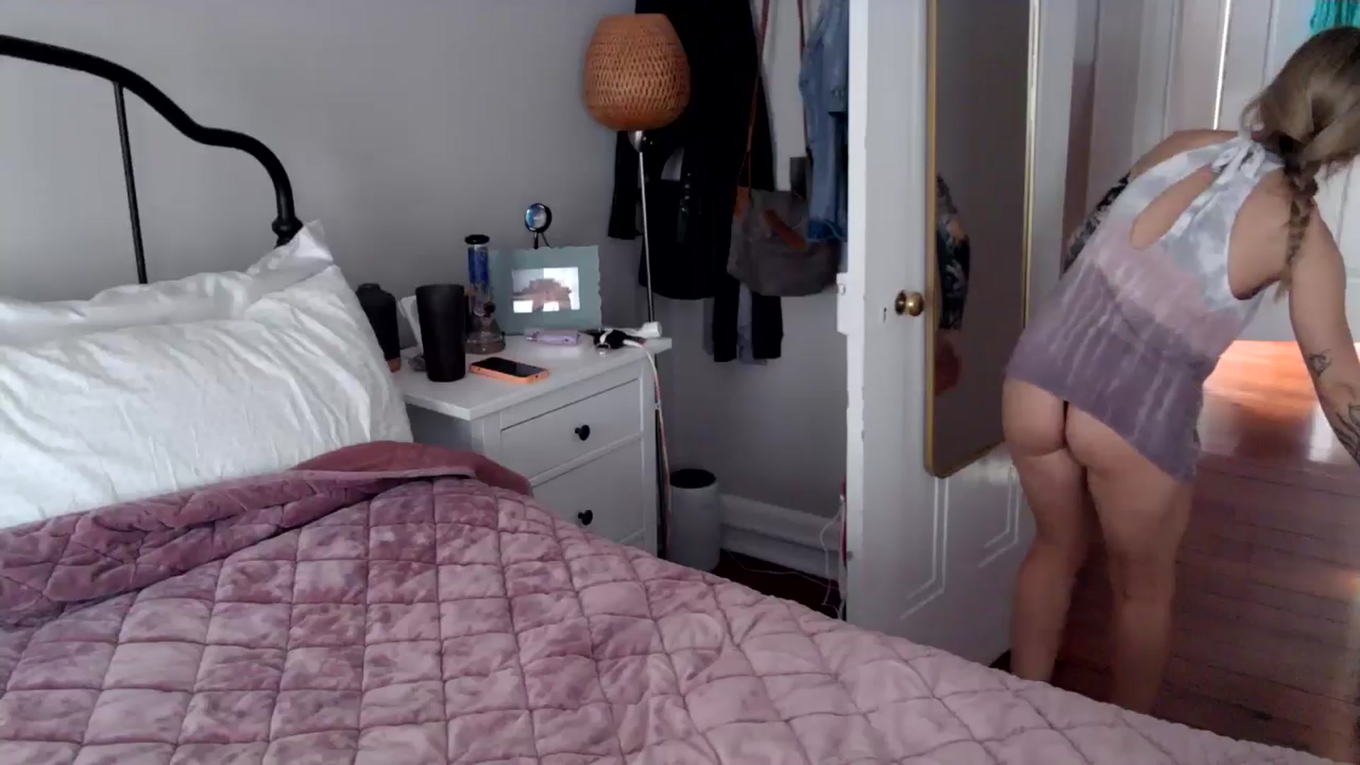 Gallery image thumbnail from Lena_bee's myfreecams stream on, 06/22/2024, 19:13 image 7 of 20