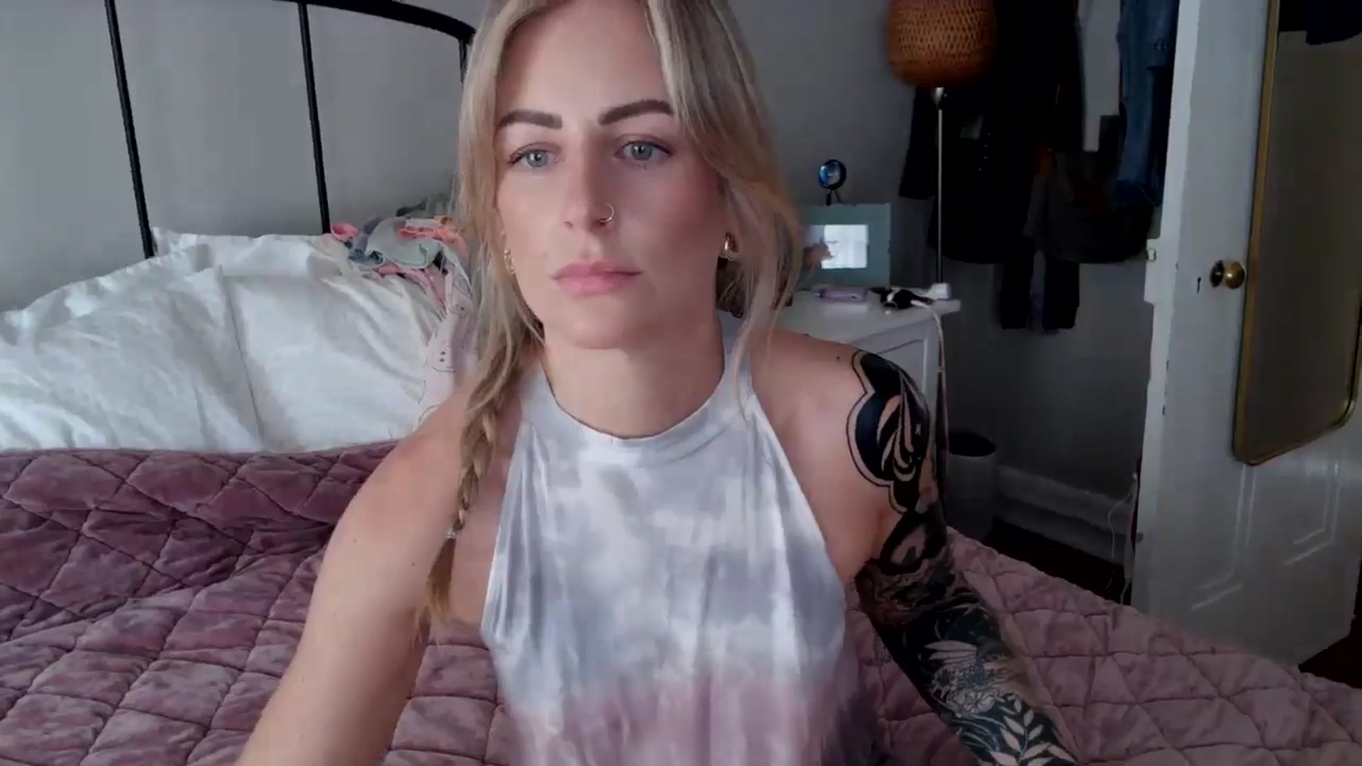 Gallery image thumbnail from Lena_bee's myfreecams stream on, 06/22/2024, 19:13 image 17 of 20