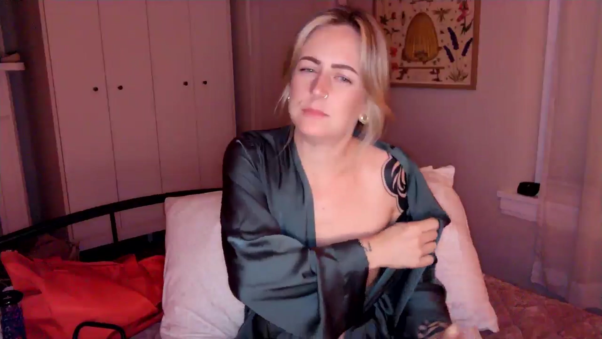 Gallery image thumbnail from Lena_bee's myfreecams stream on, 06/23/2024, 02:08 image 14 of 20