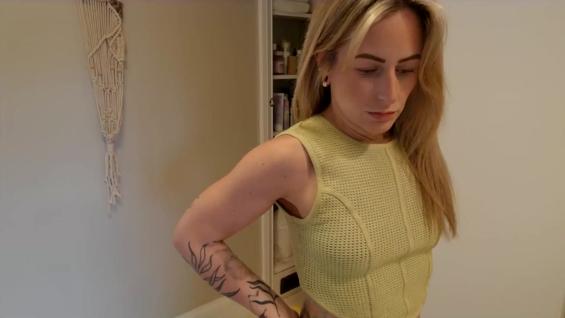 Gallery image thumbnail from Lena_bee's myfreecams stream on, 06/29/2024, 17:11 image 16 of 20