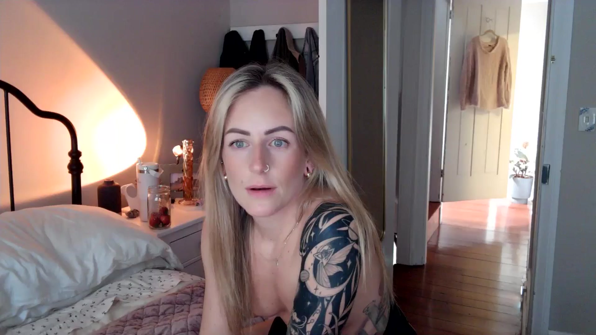Gallery image thumbnail from Lena_bee's myfreecams stream on, 06/29/2024, 22:08 image 17 of 20