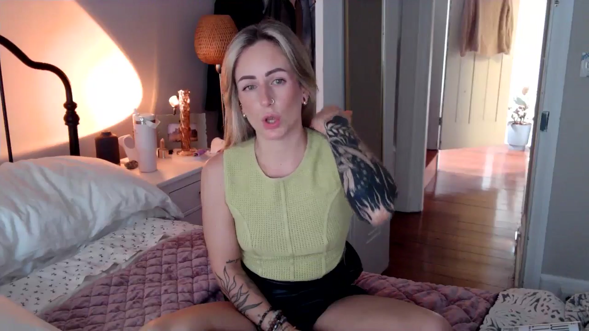 Gallery image thumbnail from Lena_bee's myfreecams stream on, 06/29/2024, 22:08 image 14 of 20
