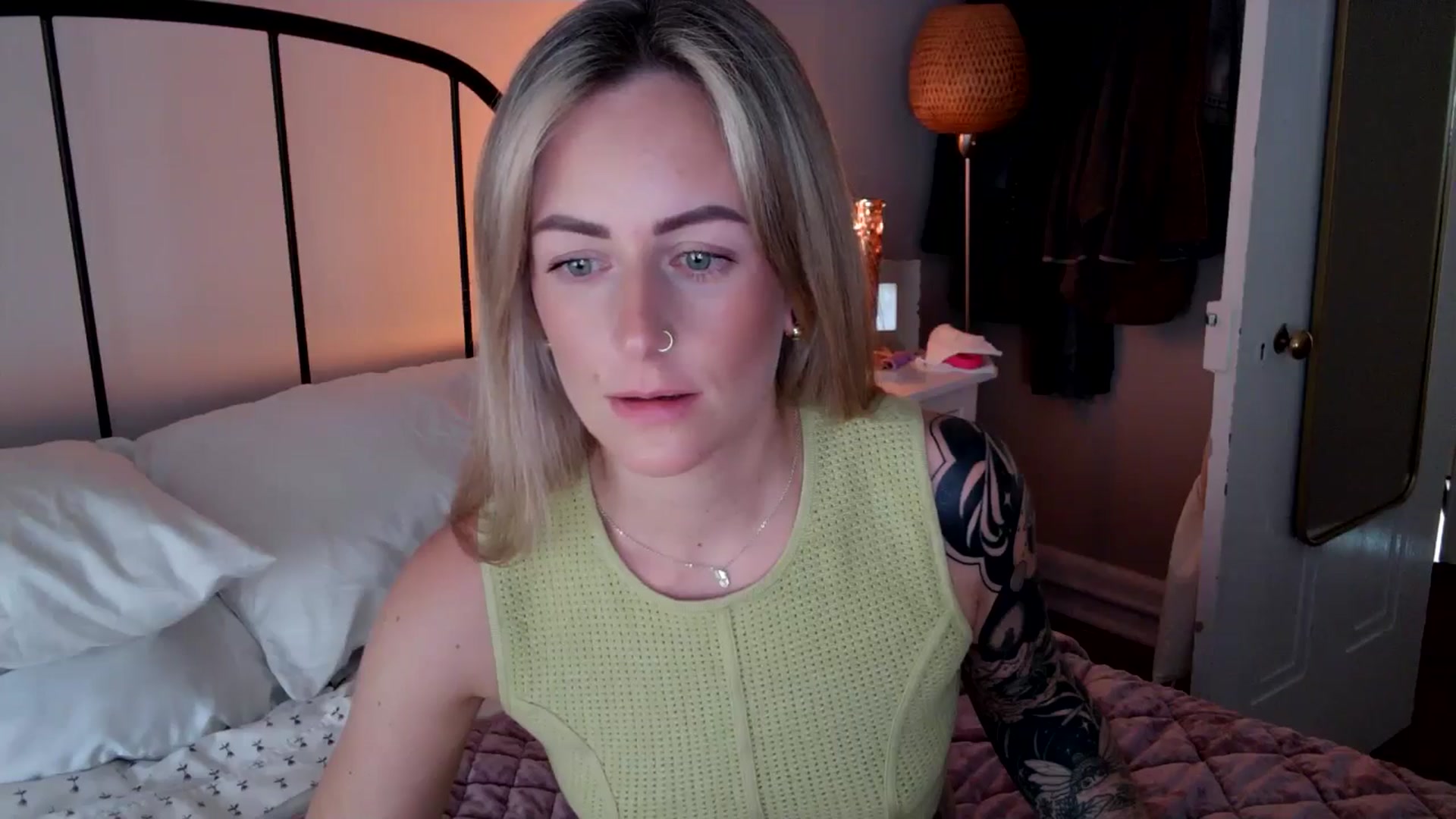Gallery image thumbnail from Lena_bee's myfreecams stream on, 06/29/2024, 22:08 image 5 of 20