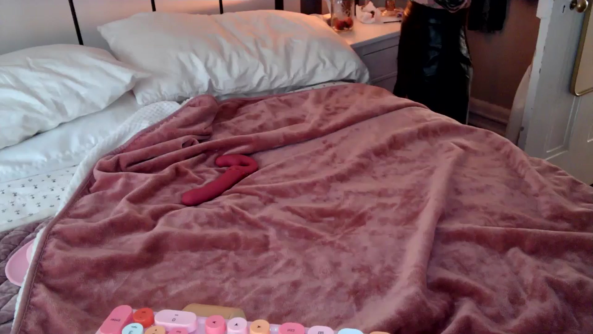 Gallery image thumbnail from Lena_bee's myfreecams stream on, 06/29/2024, 22:56 image 5 of 20