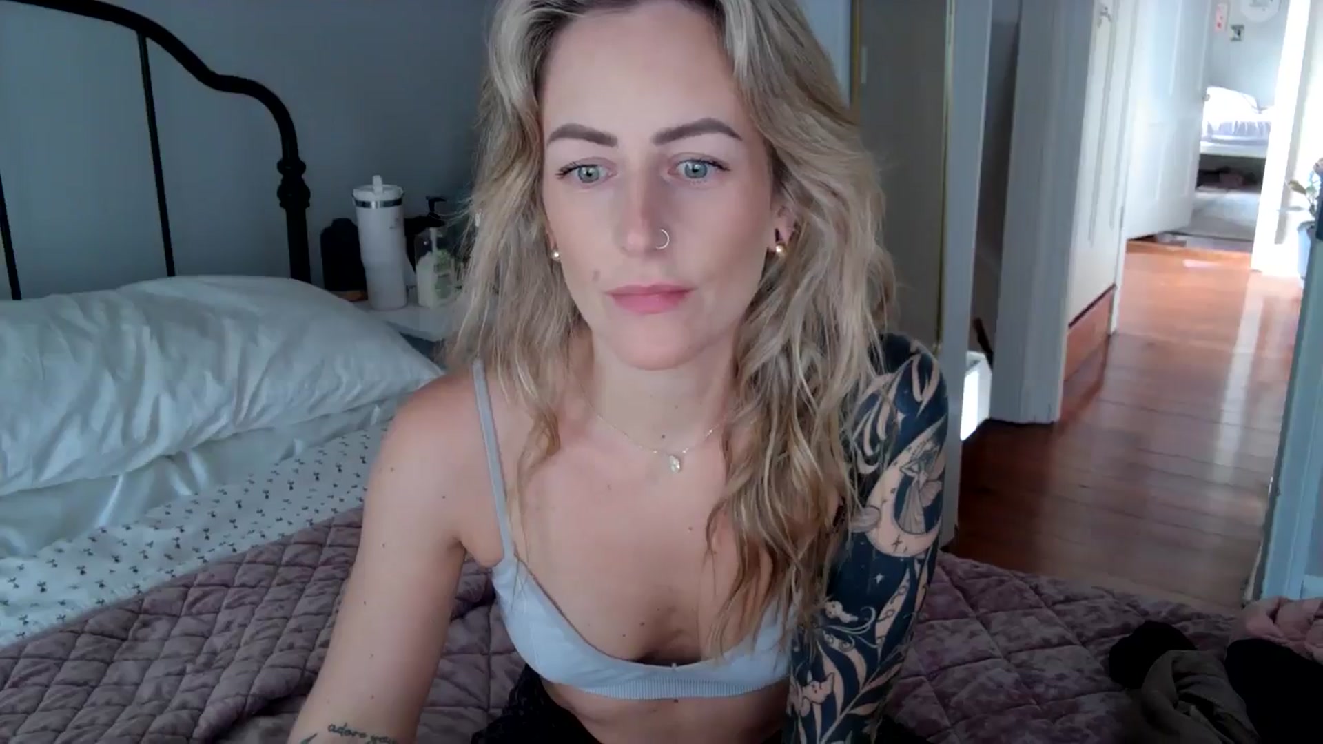 Gallery image thumbnail from Lena_bee's myfreecams stream on, 06/30/2024, 20:22 image 2 of 20