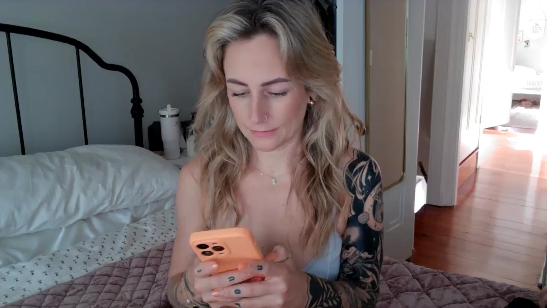 Gallery image thumbnail from Lena_bee's myfreecams stream on, 06/30/2024, 20:22 image 12 of 20