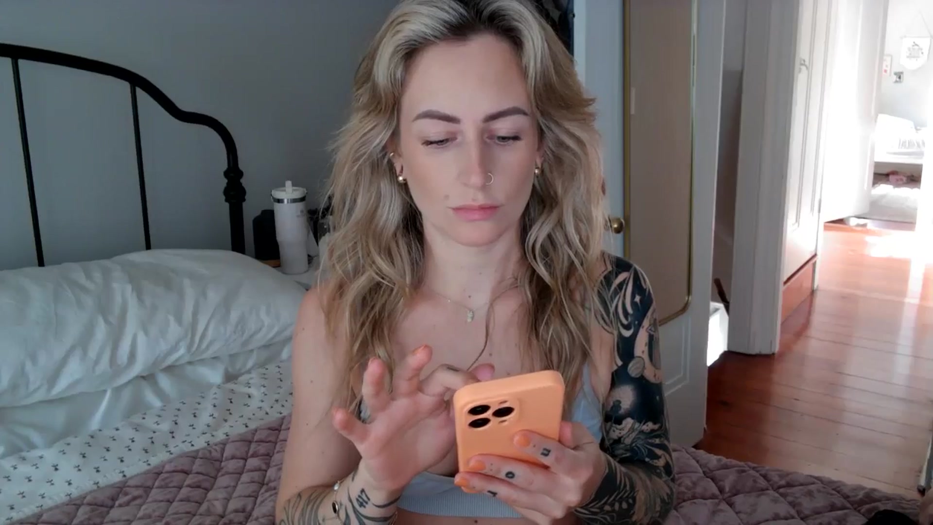 Gallery image thumbnail from Lena_bee's myfreecams stream on, 06/30/2024, 20:22 image 8 of 20