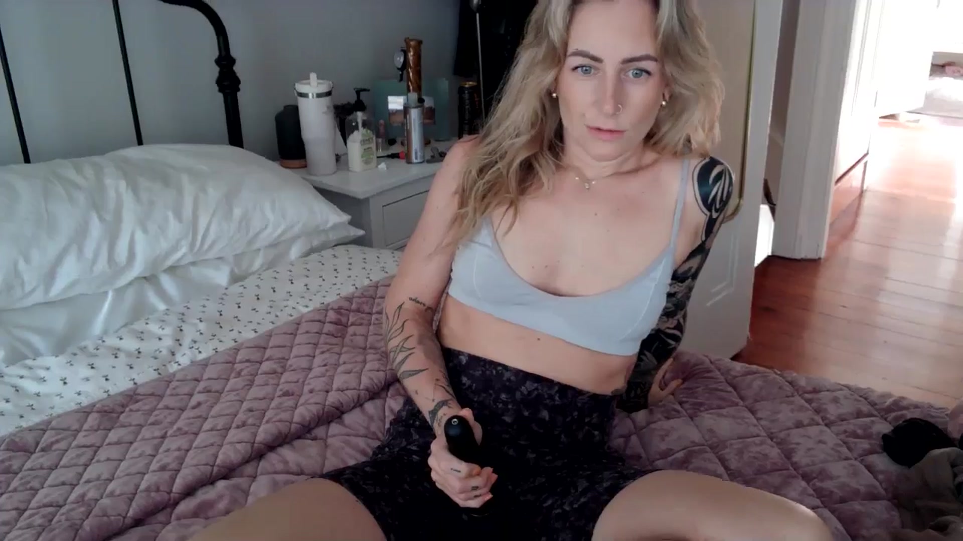 Gallery image thumbnail from Lena_bee's myfreecams stream on, 06/30/2024, 20:22 image 18 of 20