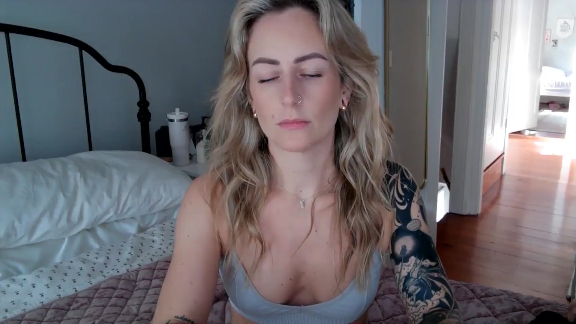 Gallery image thumbnail from Lena_bee's myfreecams stream on, 06/30/2024, 20:22 image 10 of 20