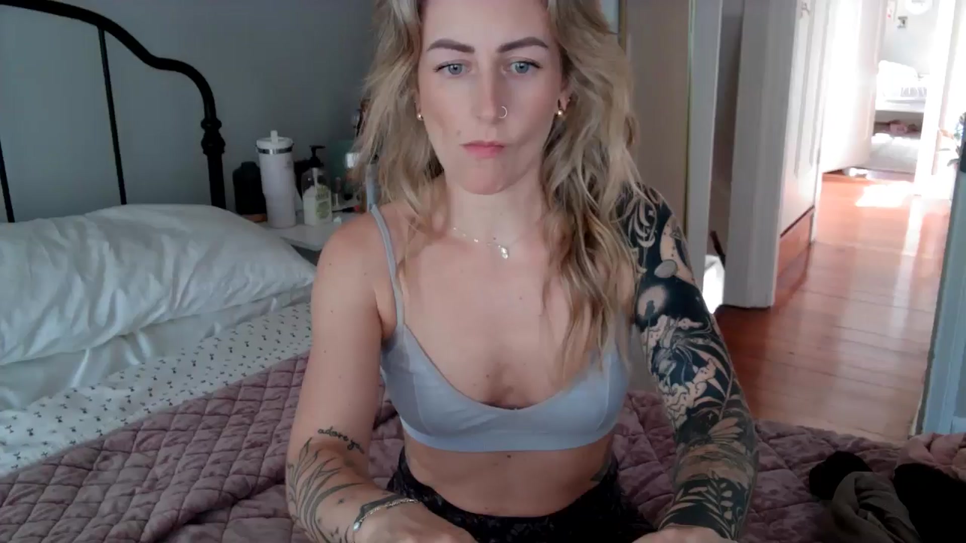 Gallery image thumbnail from Lena_bee's myfreecams stream on, 06/30/2024, 20:22 image 1 of 20