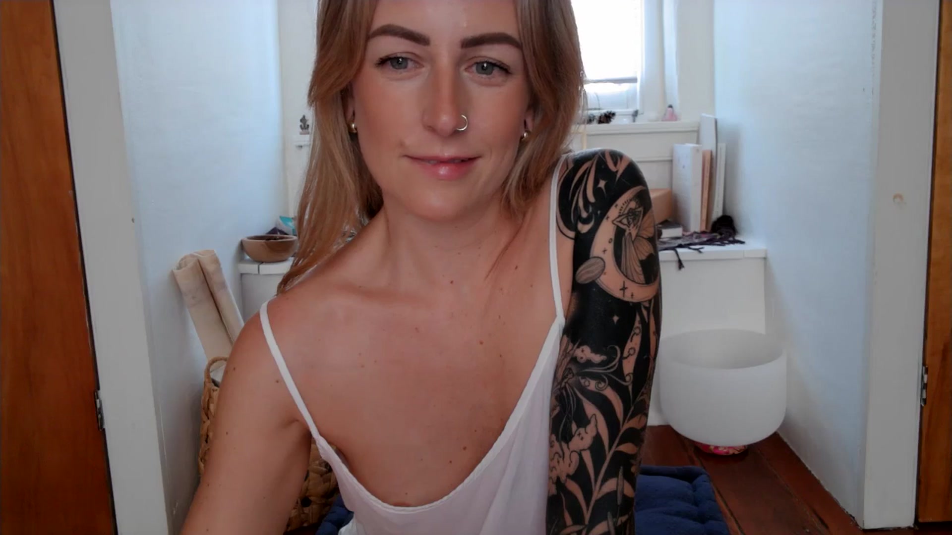 Gallery image thumbnail from Lena_bee's myfreecams stream on, 07/04/2024, 21:53 image 7 of 20