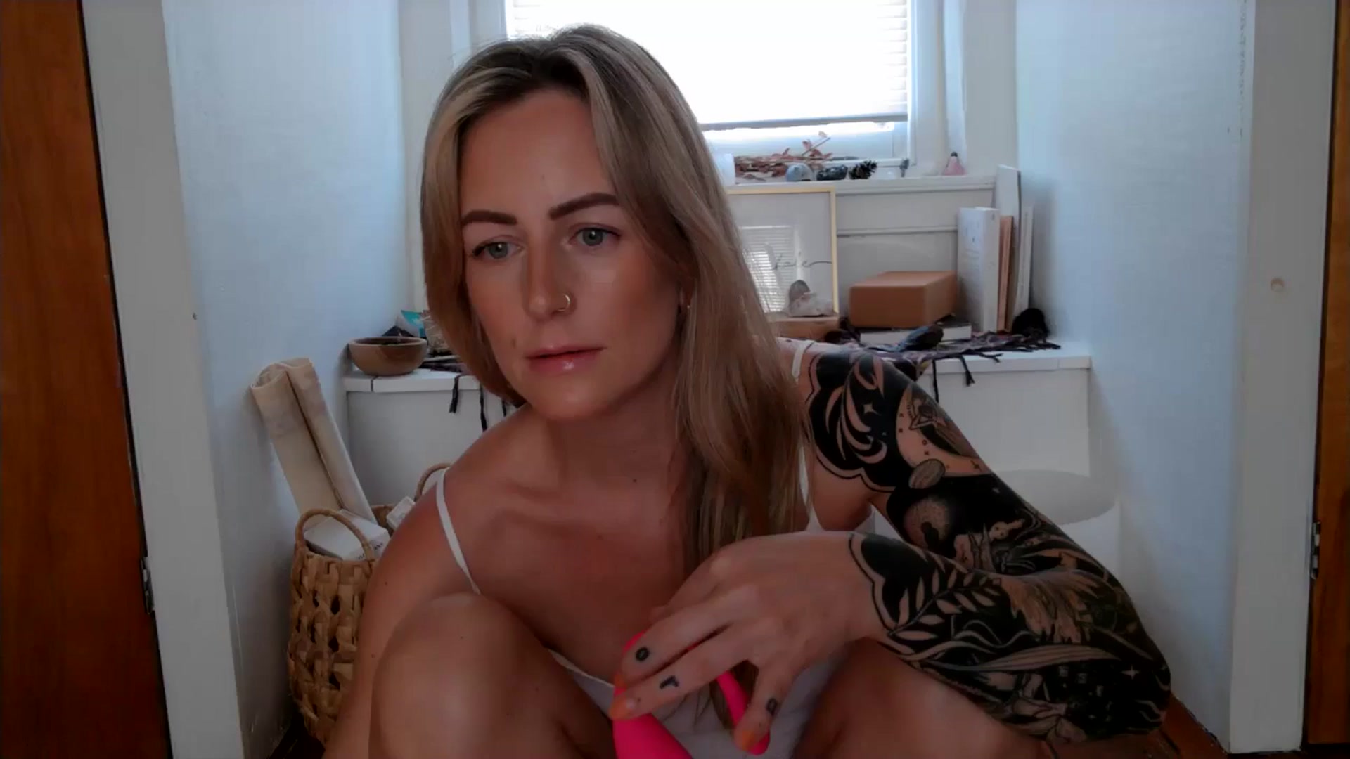 Gallery image thumbnail from Lena_bee's myfreecams stream on, 07/04/2024, 21:53 image 2 of 20