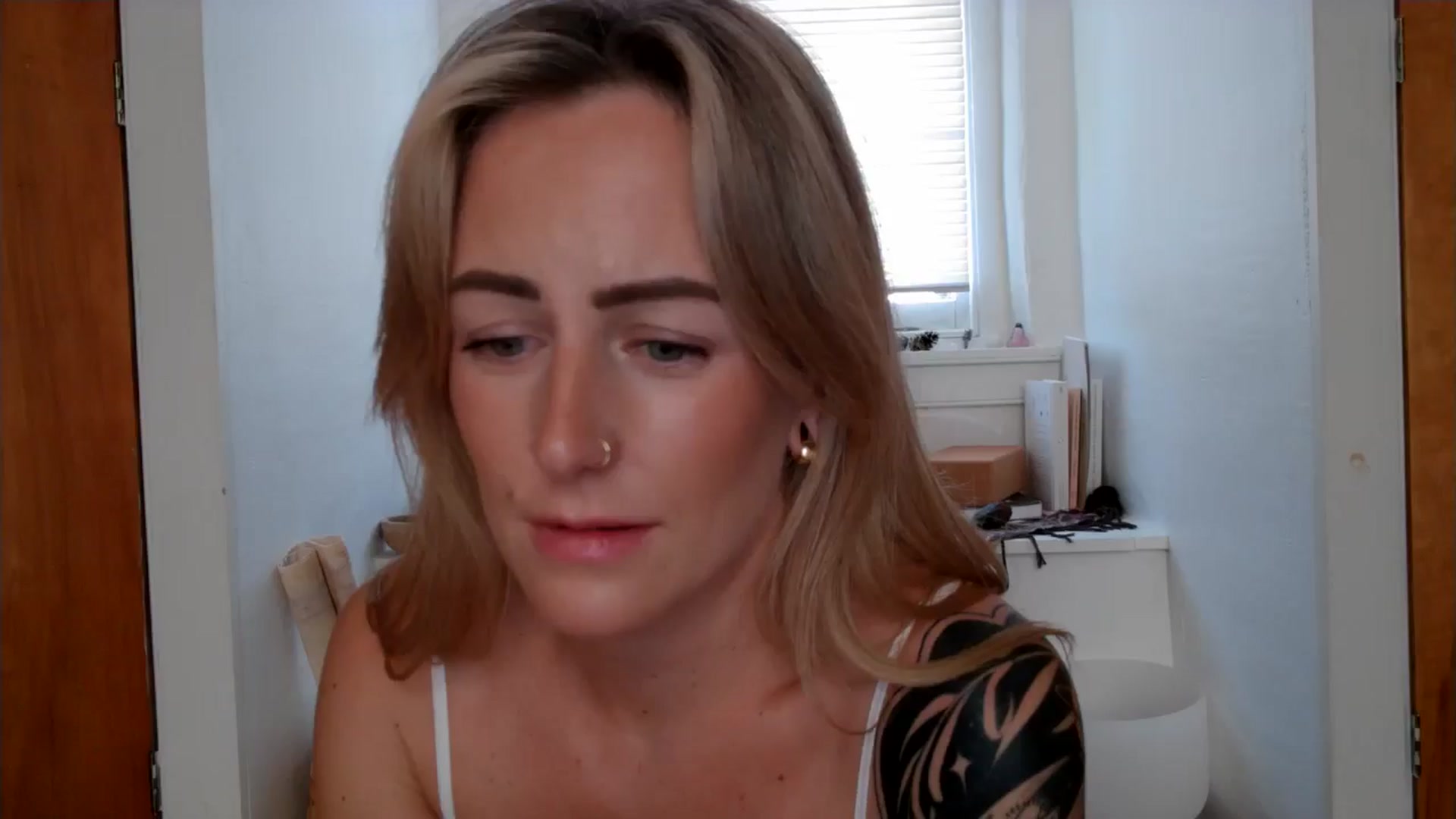 Gallery image thumbnail from Lena_bee's myfreecams stream on, 07/04/2024, 21:53 image 16 of 20
