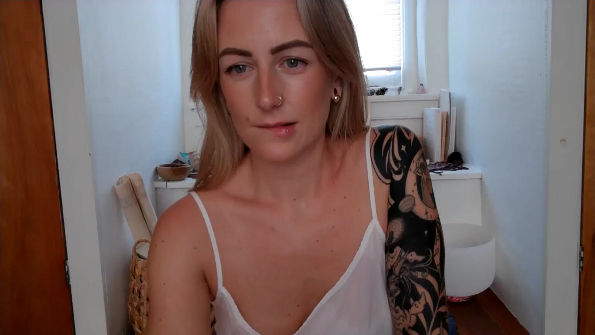 Gallery image thumbnail from Lena_bee's myfreecams stream on, 07/04/2024, 21:53 image 17 of 20